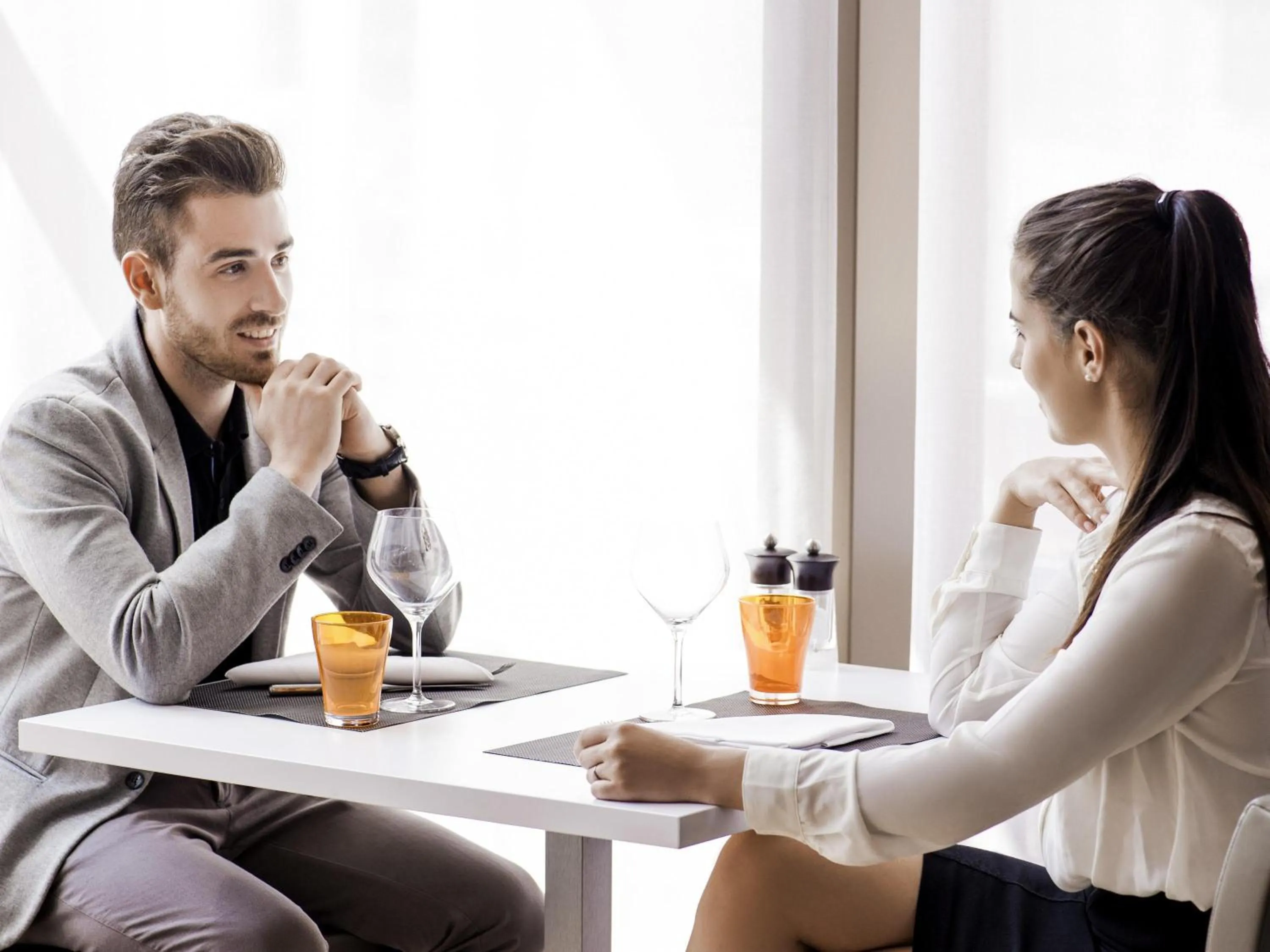 Lounge or bar in Novotel Massy Palaiseau