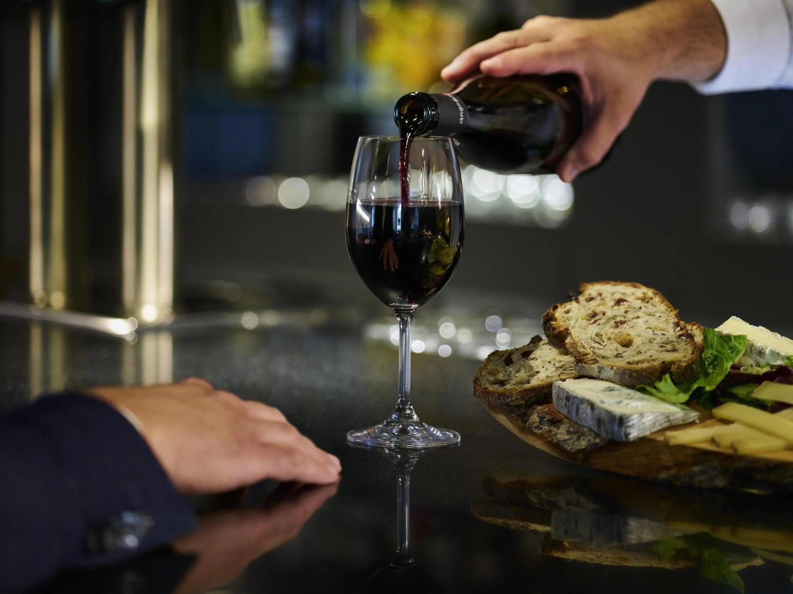 Lounge or bar in Novotel Massy Palaiseau