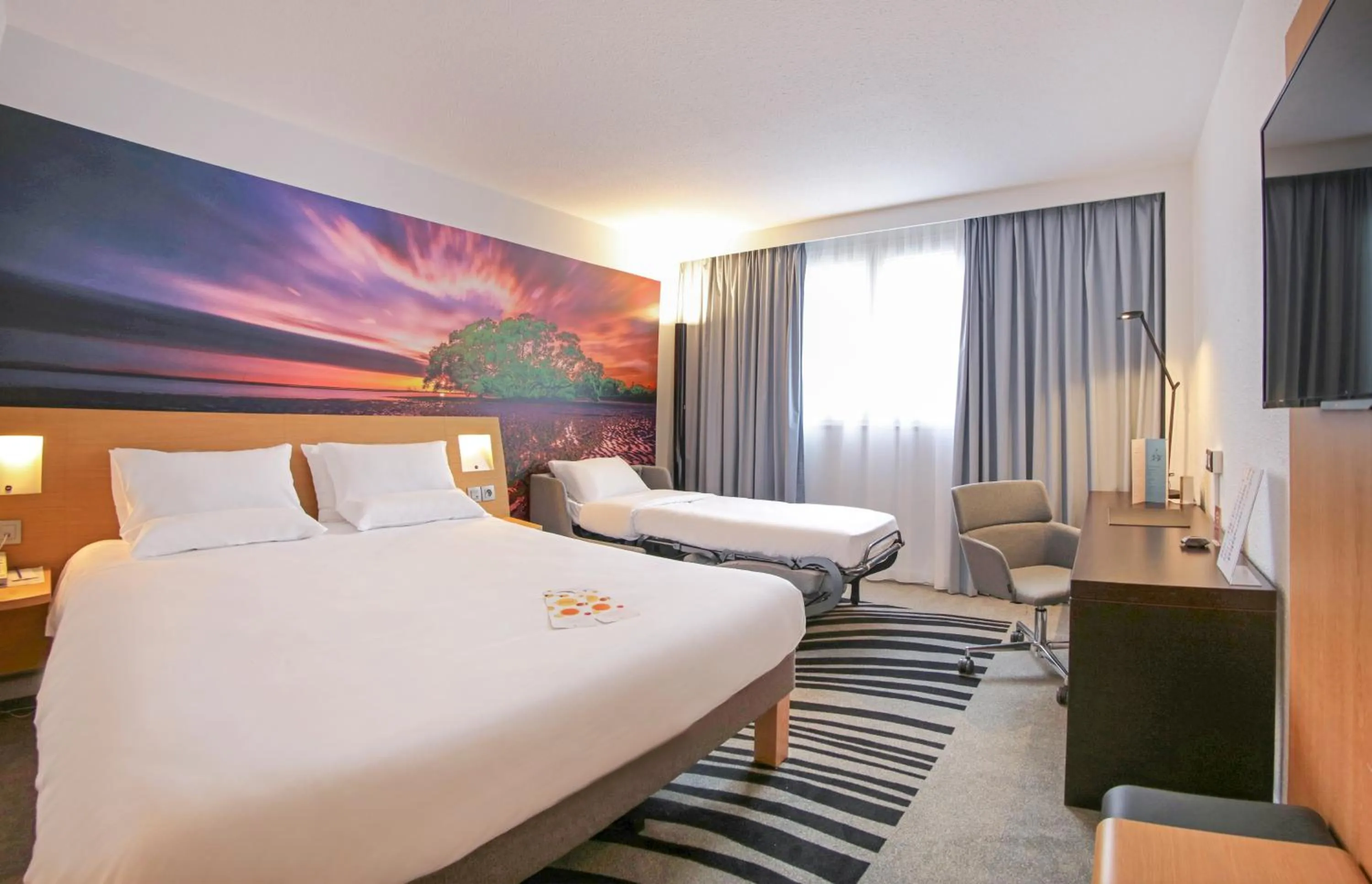 Bed in Novotel Massy Palaiseau