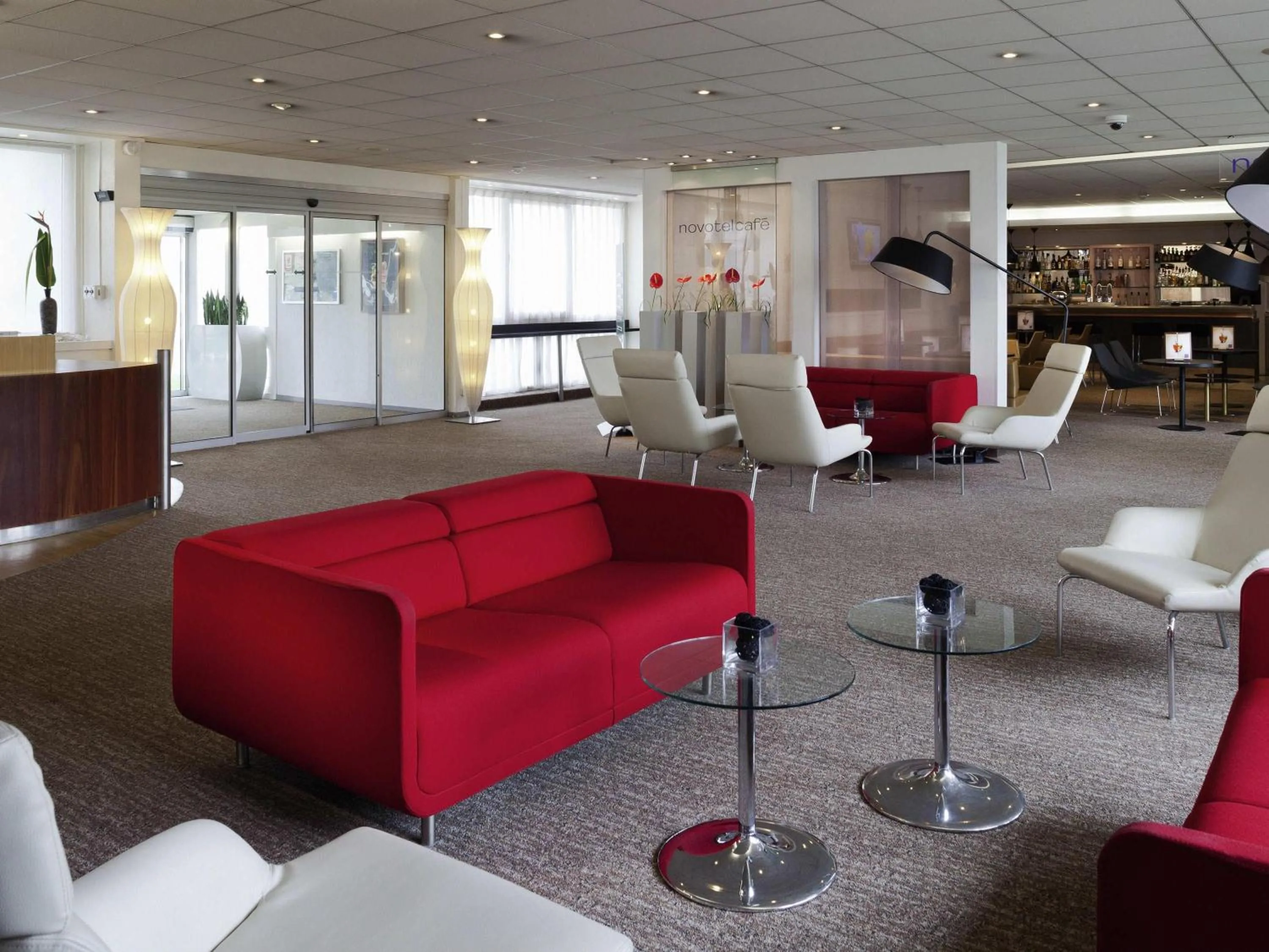 Lounge or bar in Novotel Massy Palaiseau