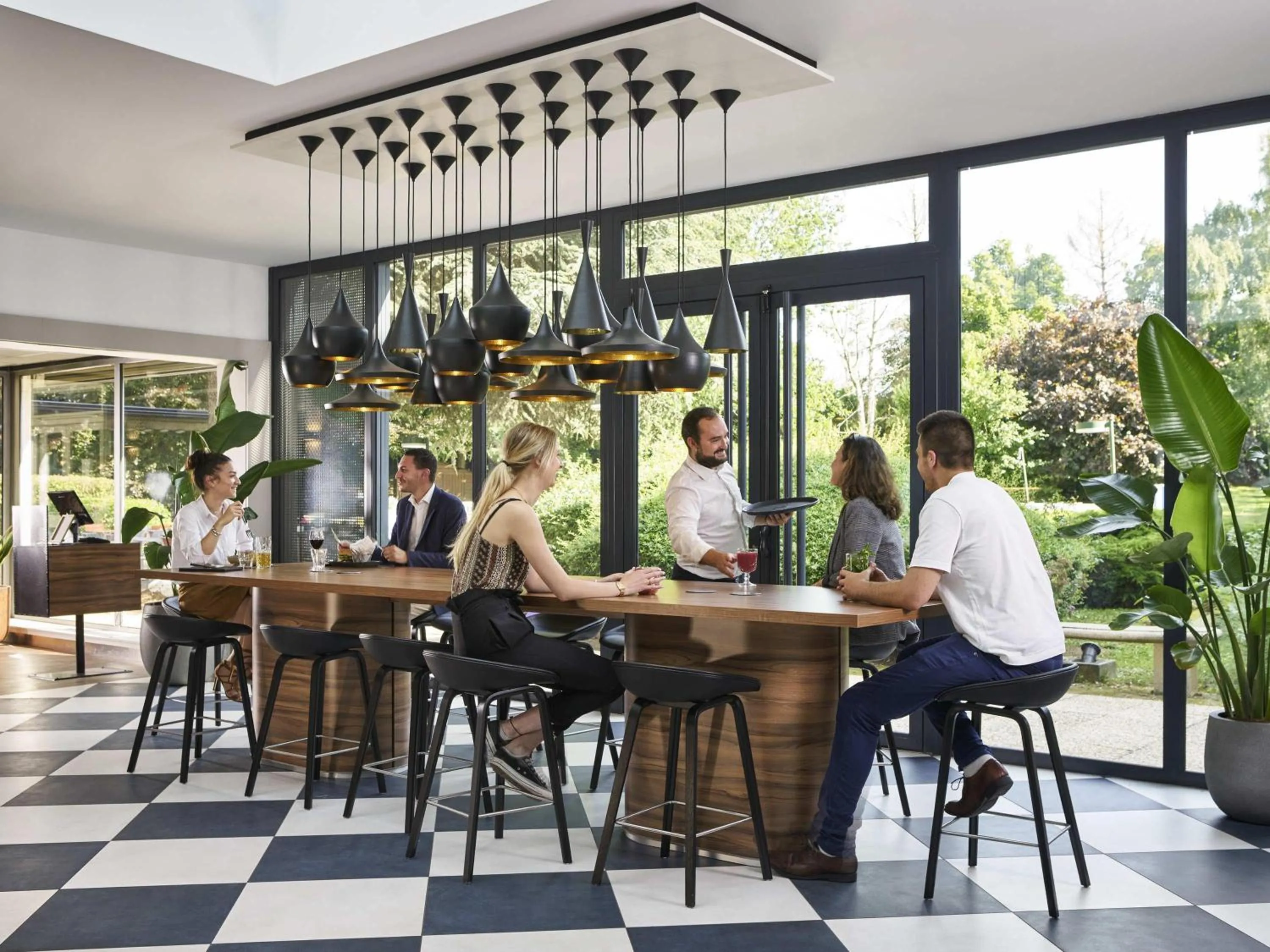 Lounge or bar in Novotel Massy Palaiseau