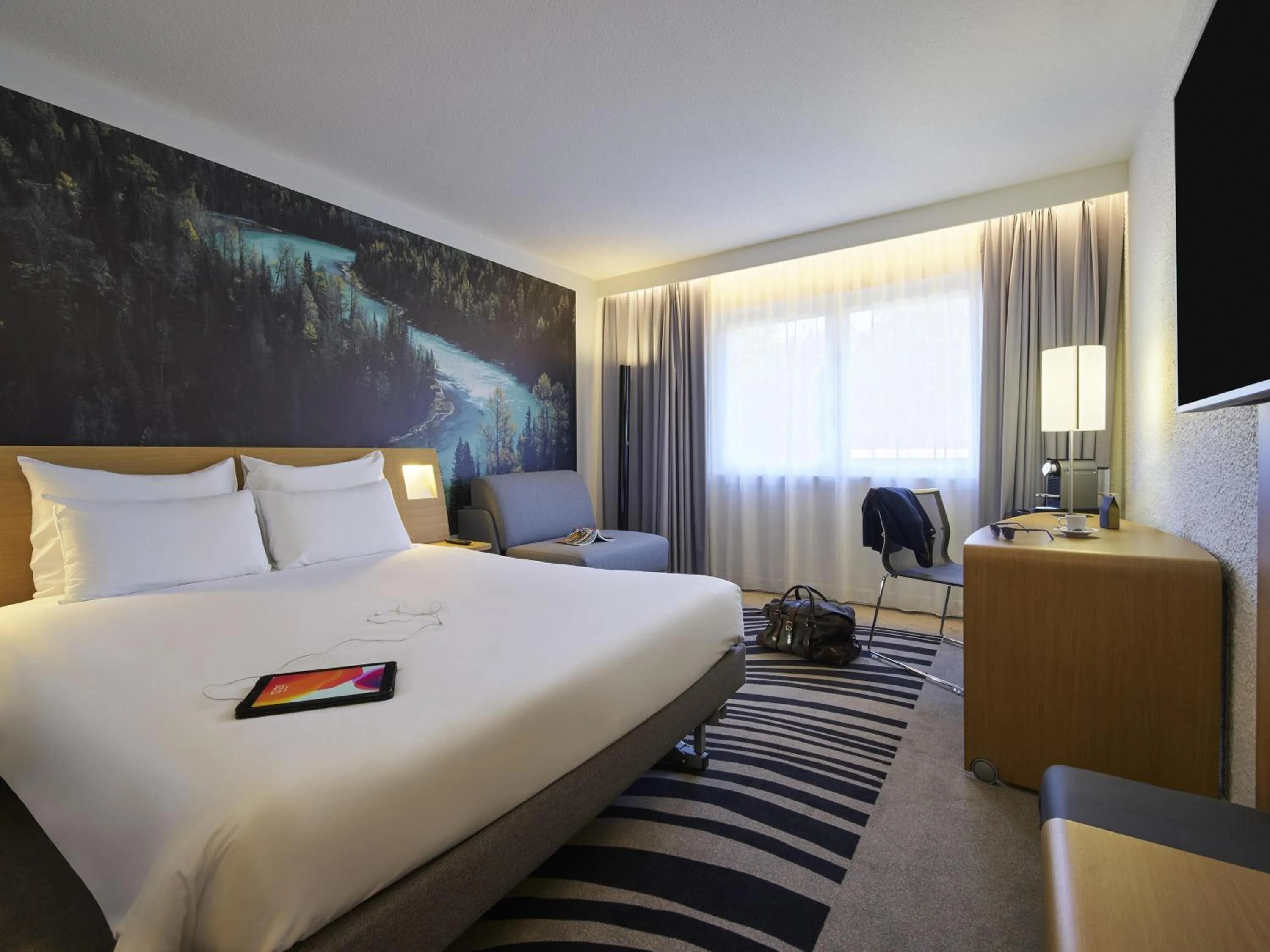 Bedroom, Bed in Novotel Massy Palaiseau