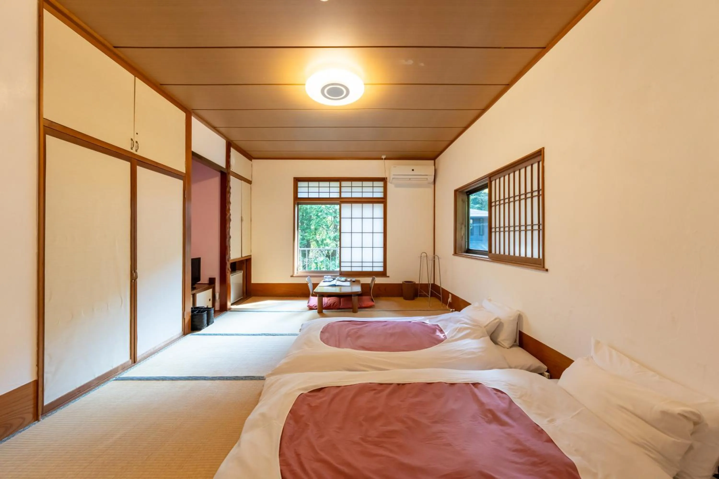 Photo of the whole room, Bed in YUPOPPO Hakone