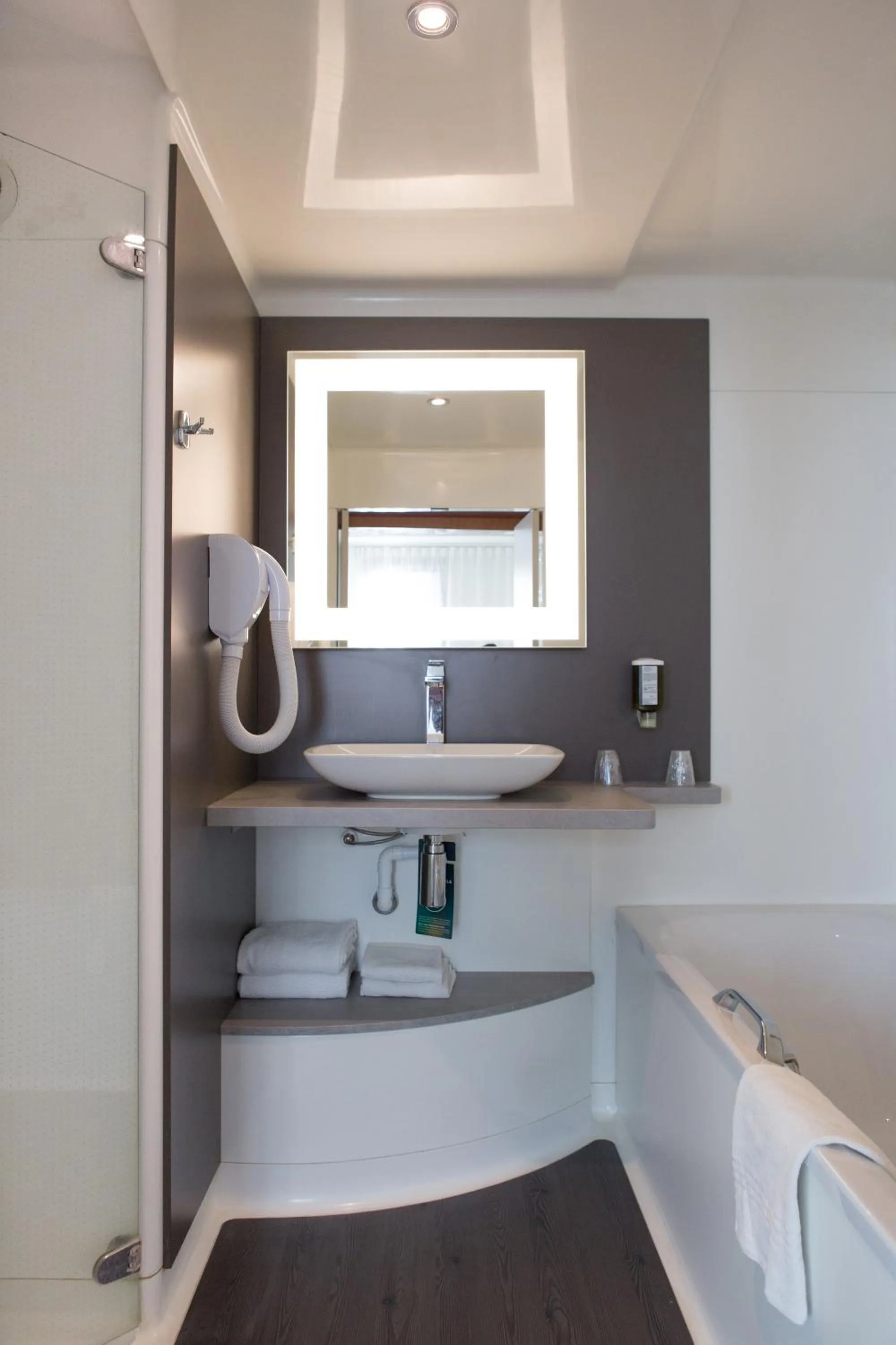 Bathroom in ibis Styles Lille Aéroport