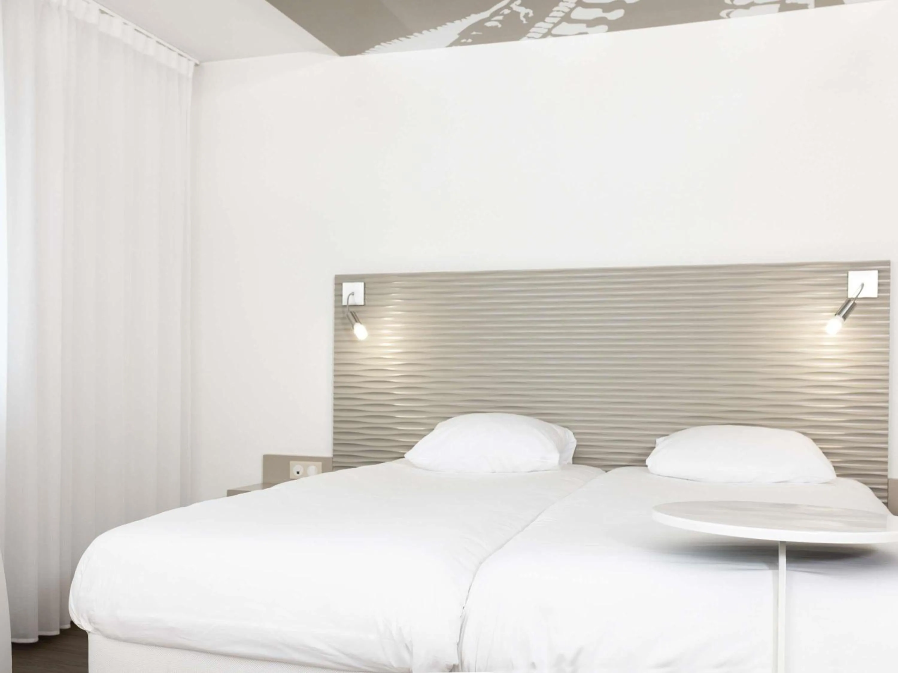 Bedroom, Bed in ibis Styles Lille Aéroport