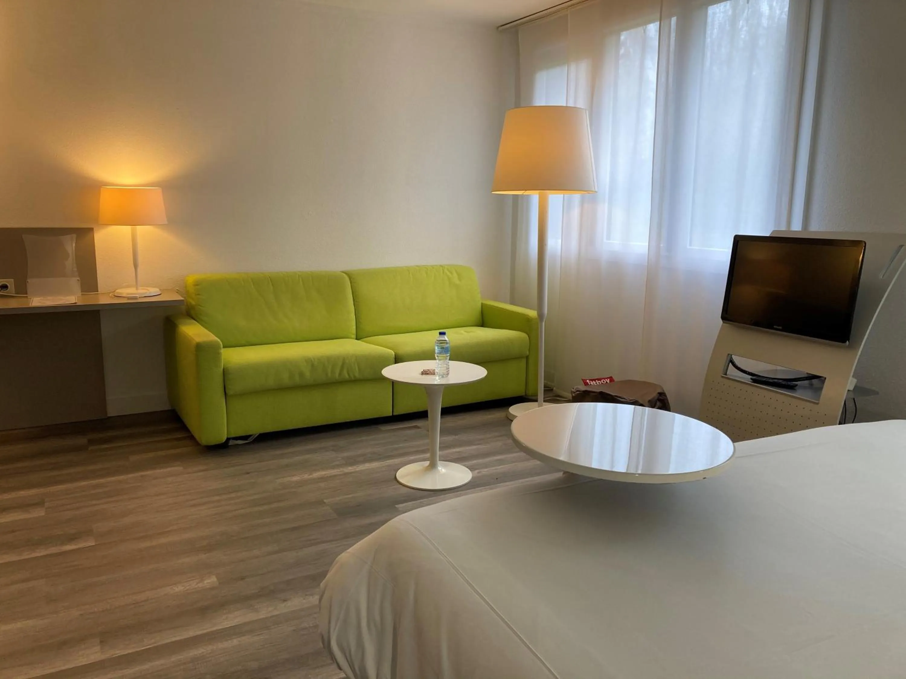 Photo of the whole room in ibis Styles Lille Aéroport