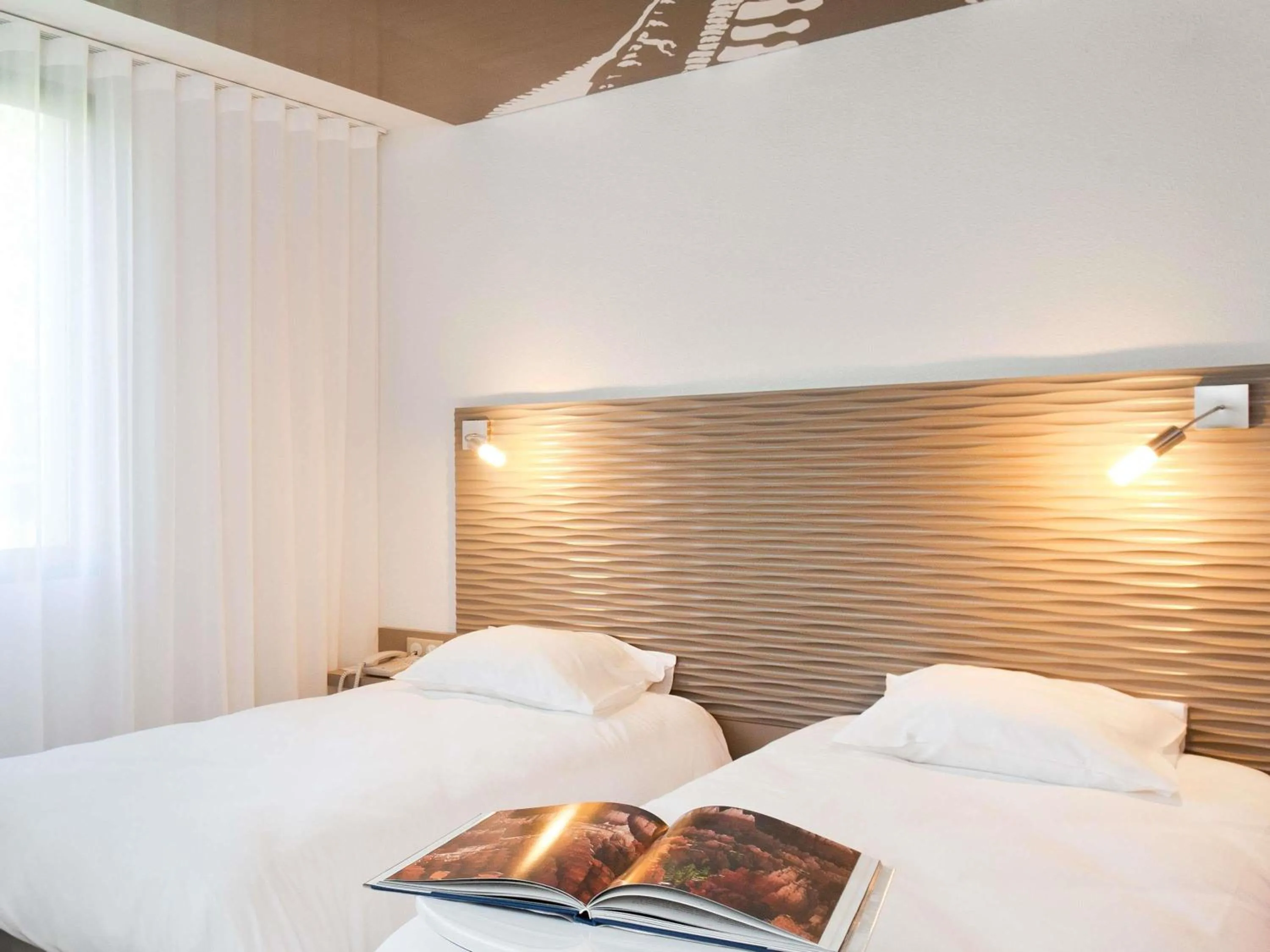 Bedroom, Bed in ibis Styles Lille Aéroport