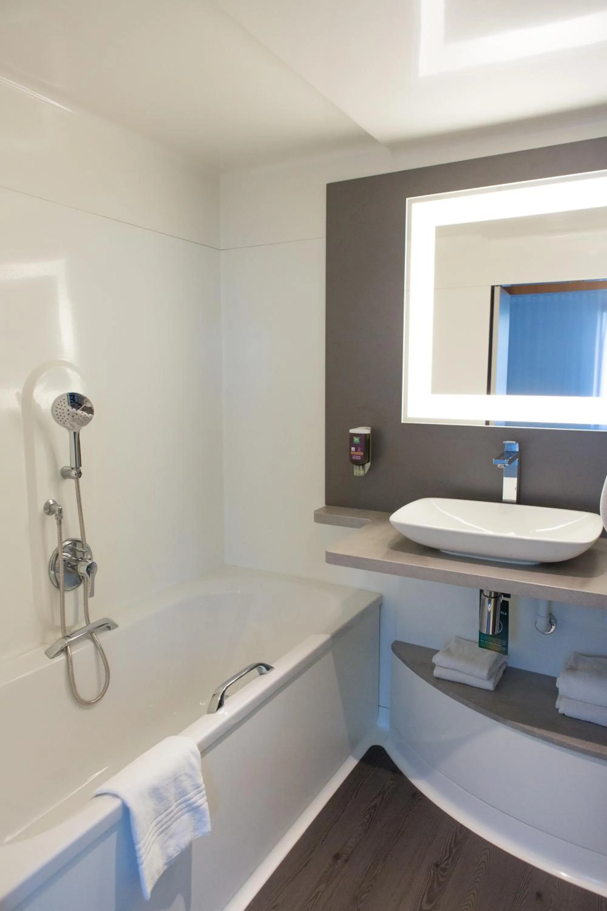 Bathroom in ibis Styles Lille Aéroport