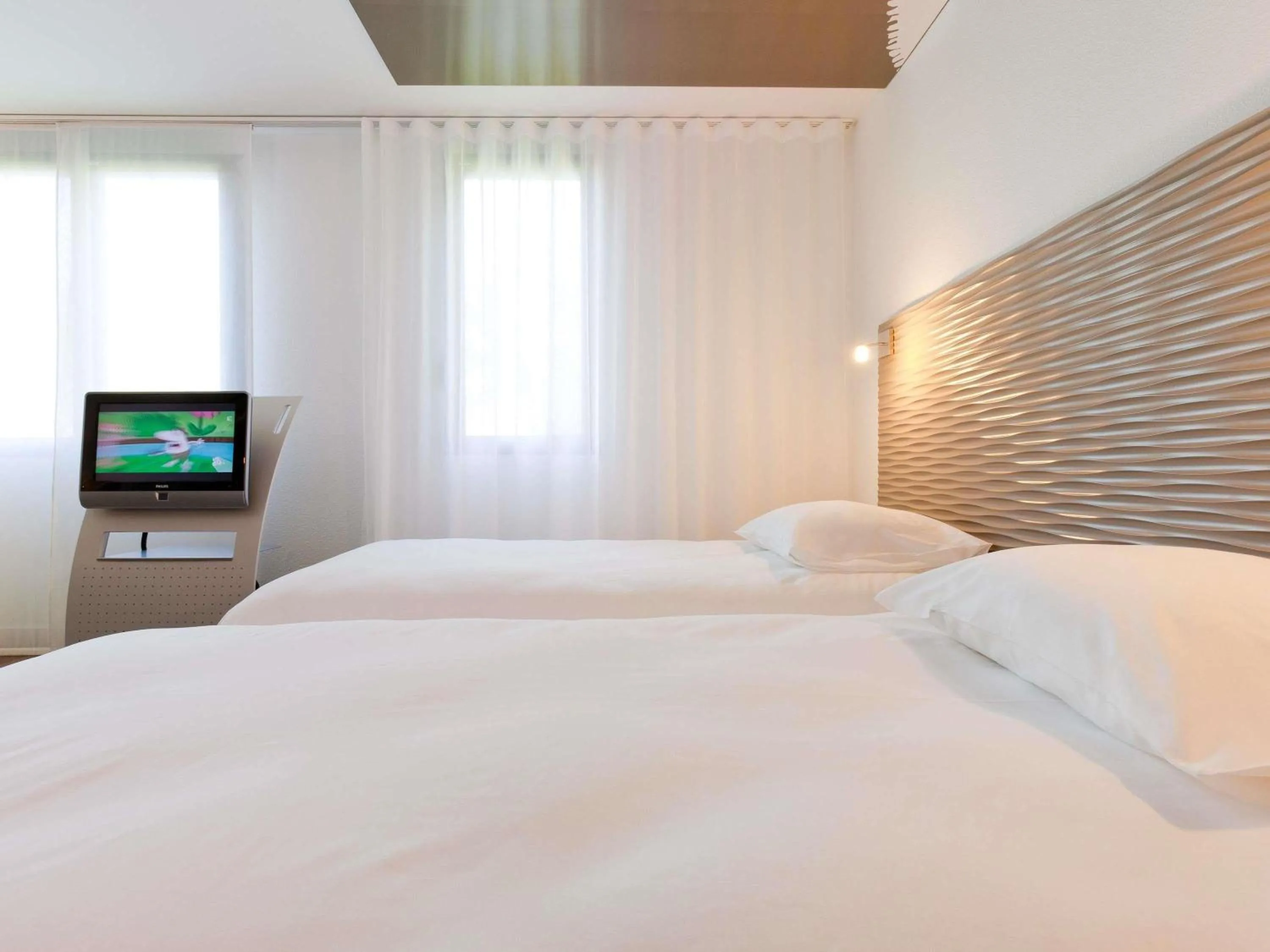 Bedroom, Bed in ibis Styles Lille Aéroport