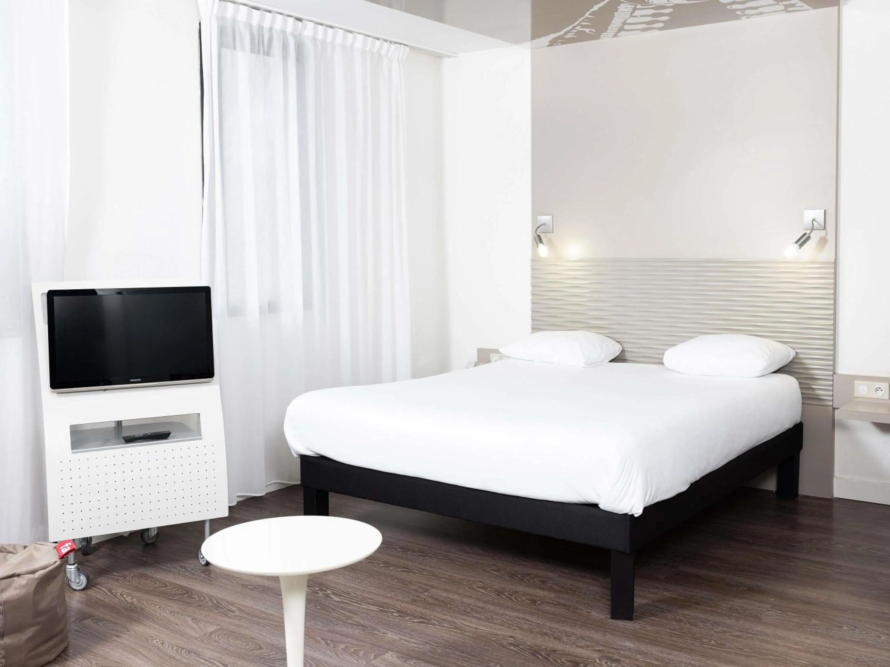 Bedroom, Bed in ibis Styles Lille Aéroport