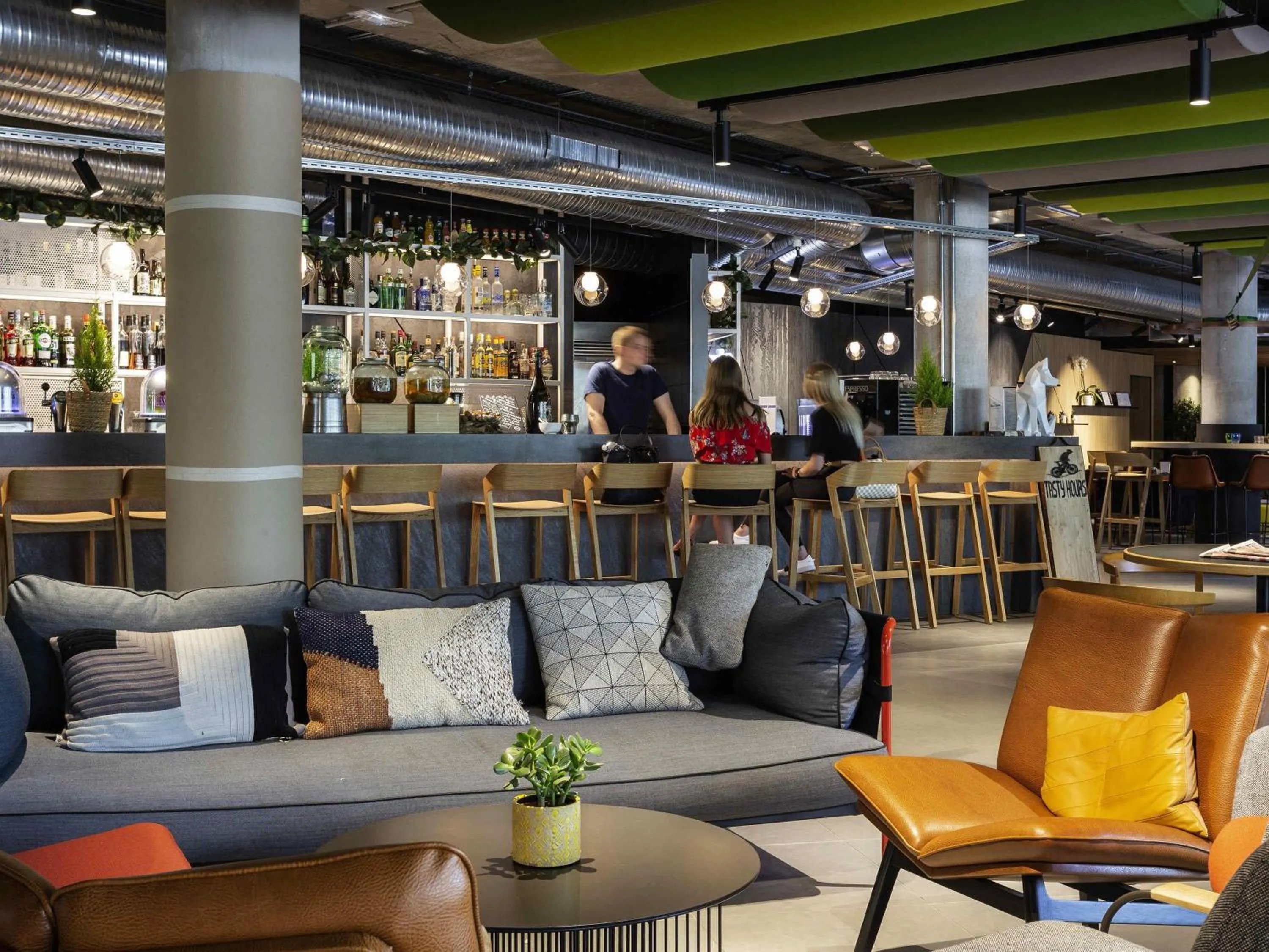 Lounge or bar in Novotel Annecy Centre