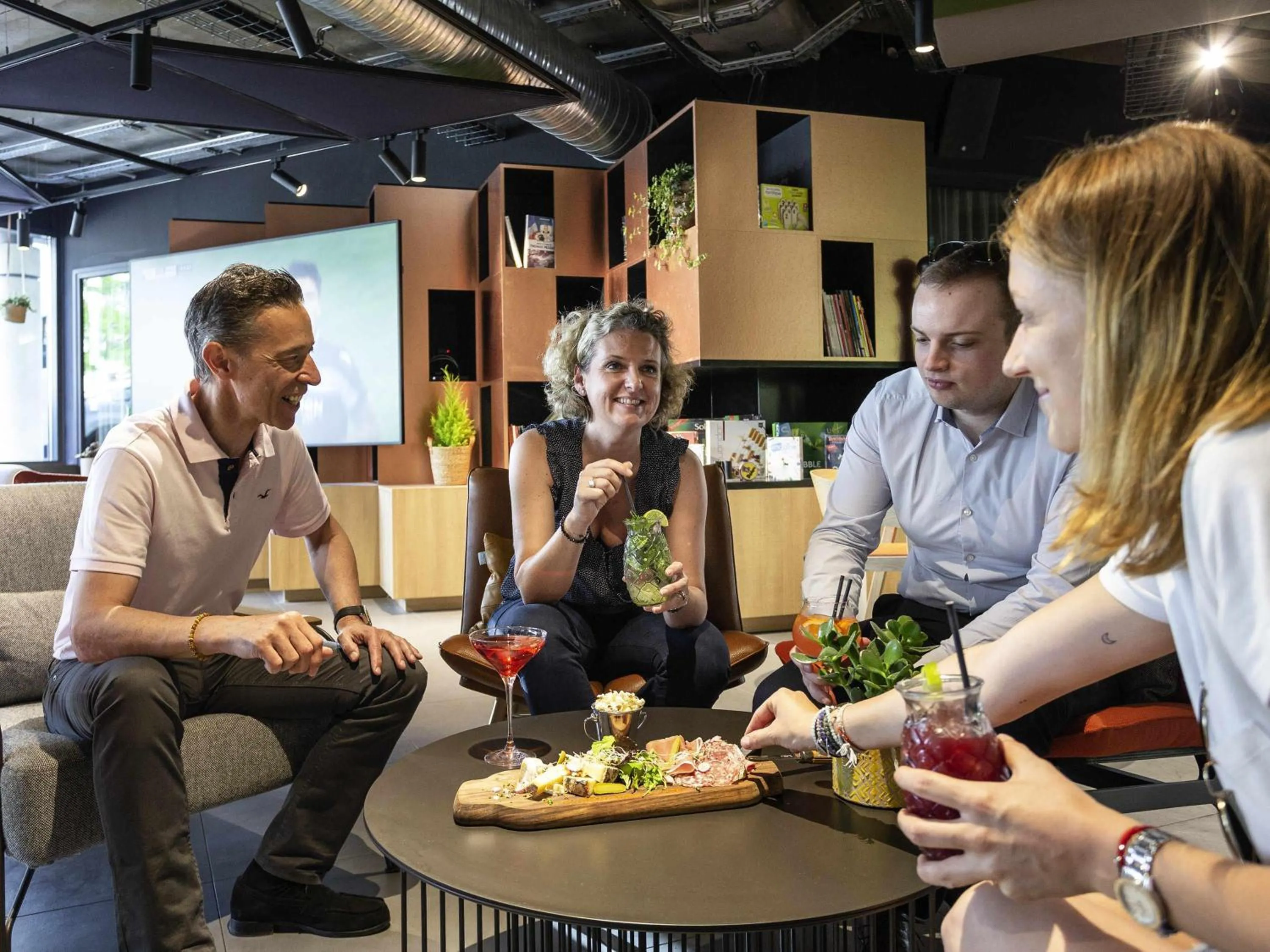 Restaurant/places to eat in Novotel Annecy Centre