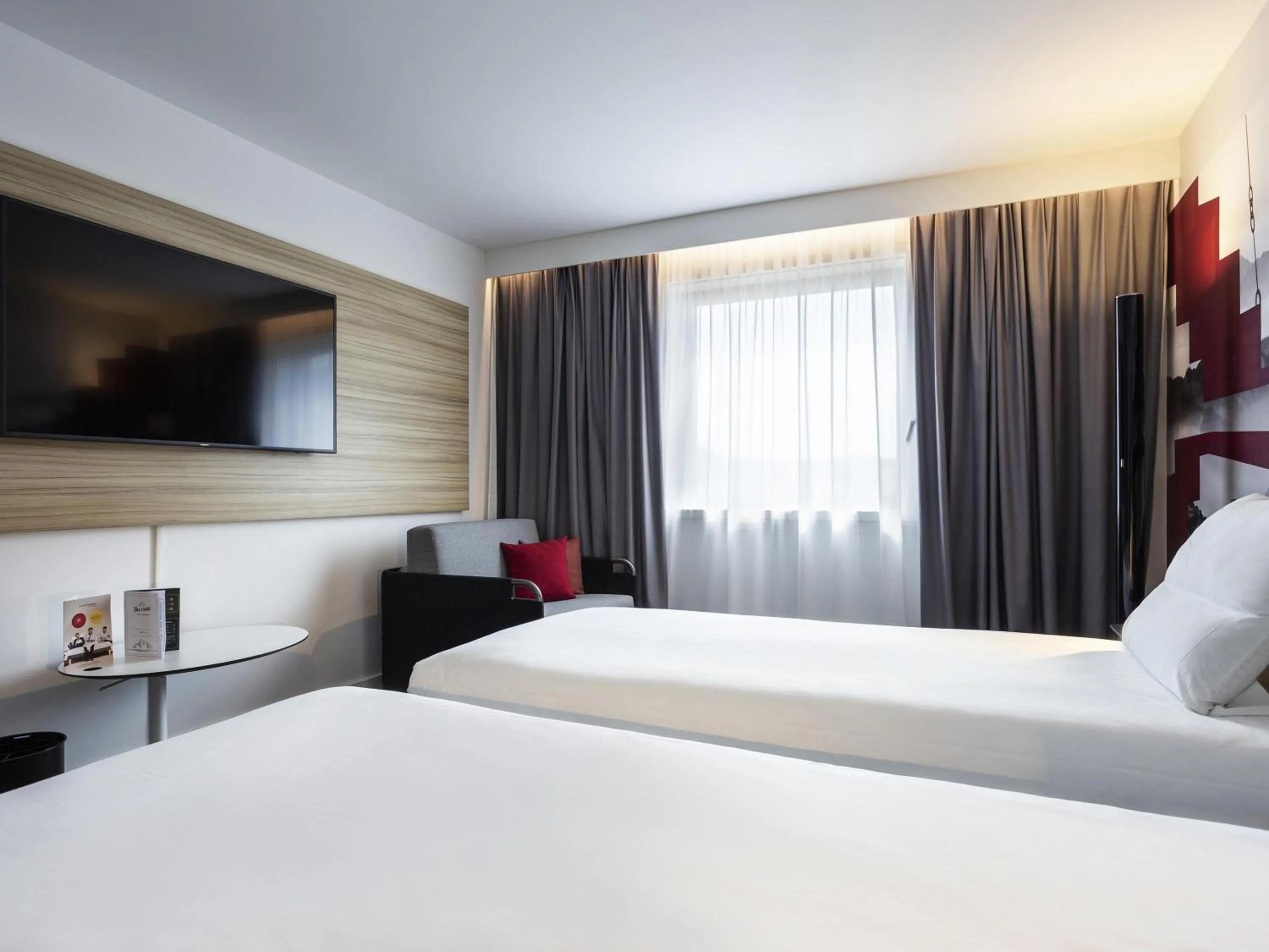 Bedroom, Bed in Novotel Annecy Centre