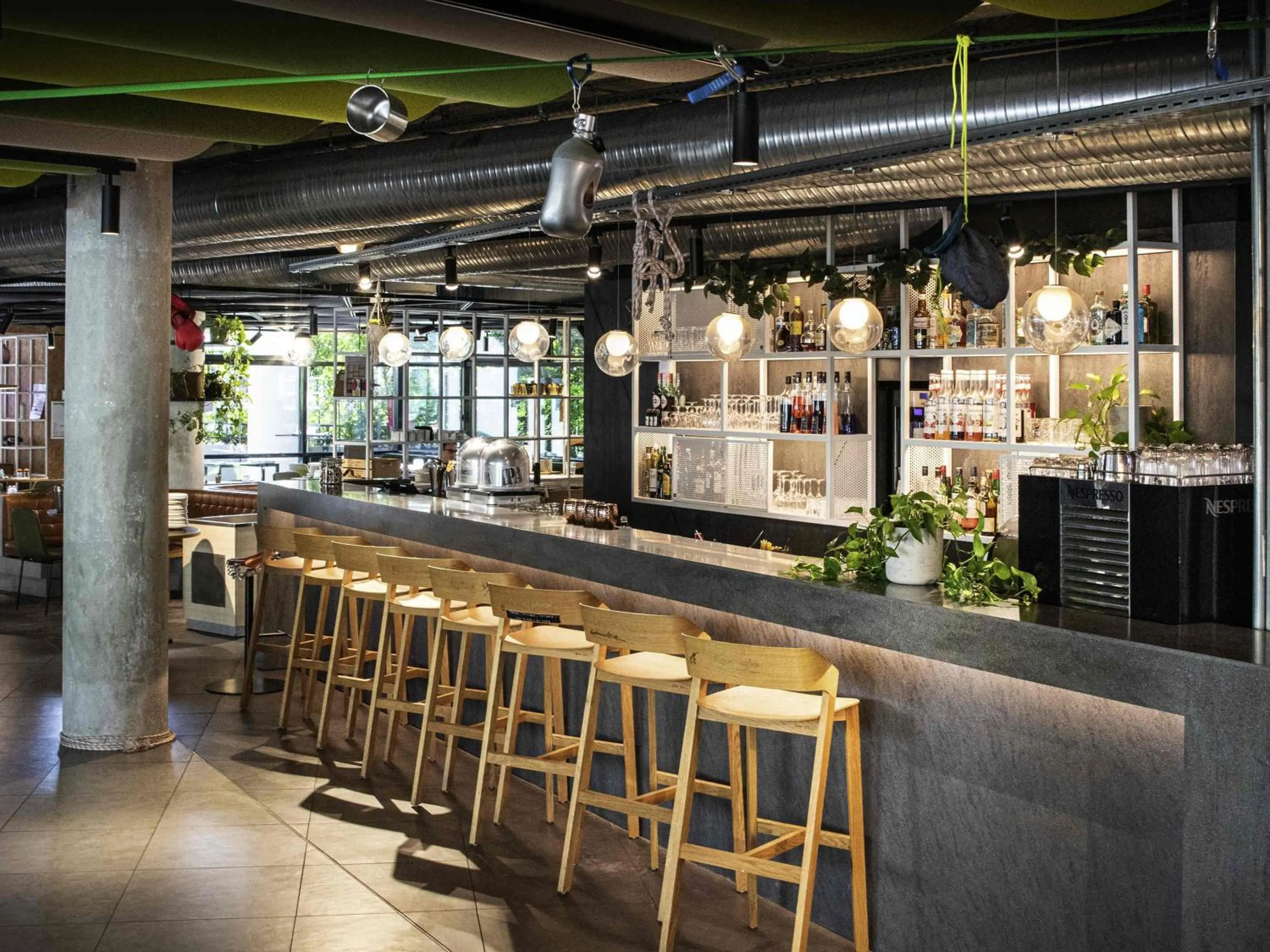 Lounge or bar in Novotel Annecy Centre