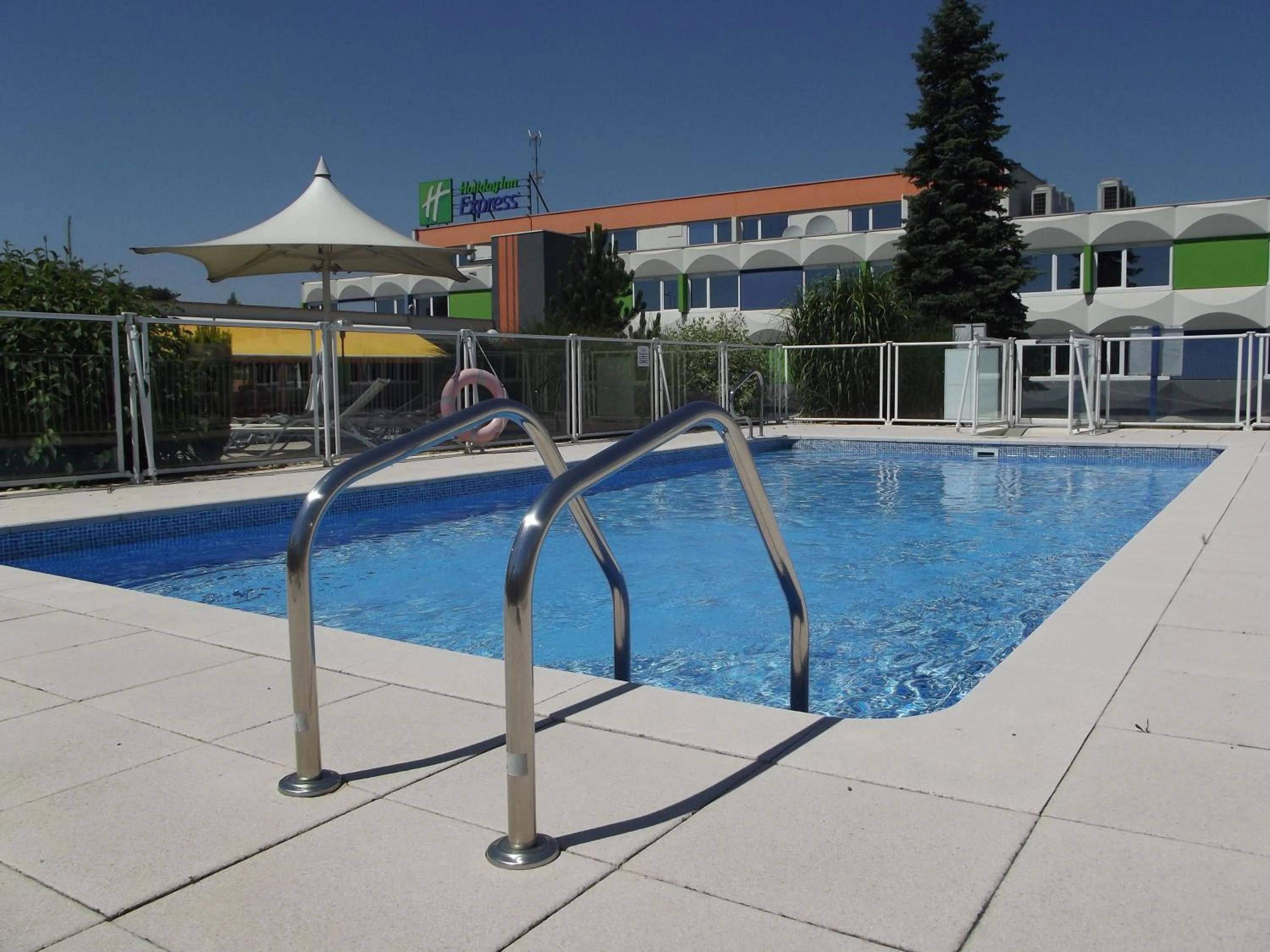 Swimming pool in Holiday Inn Express Strasbourg - Sud by IHG