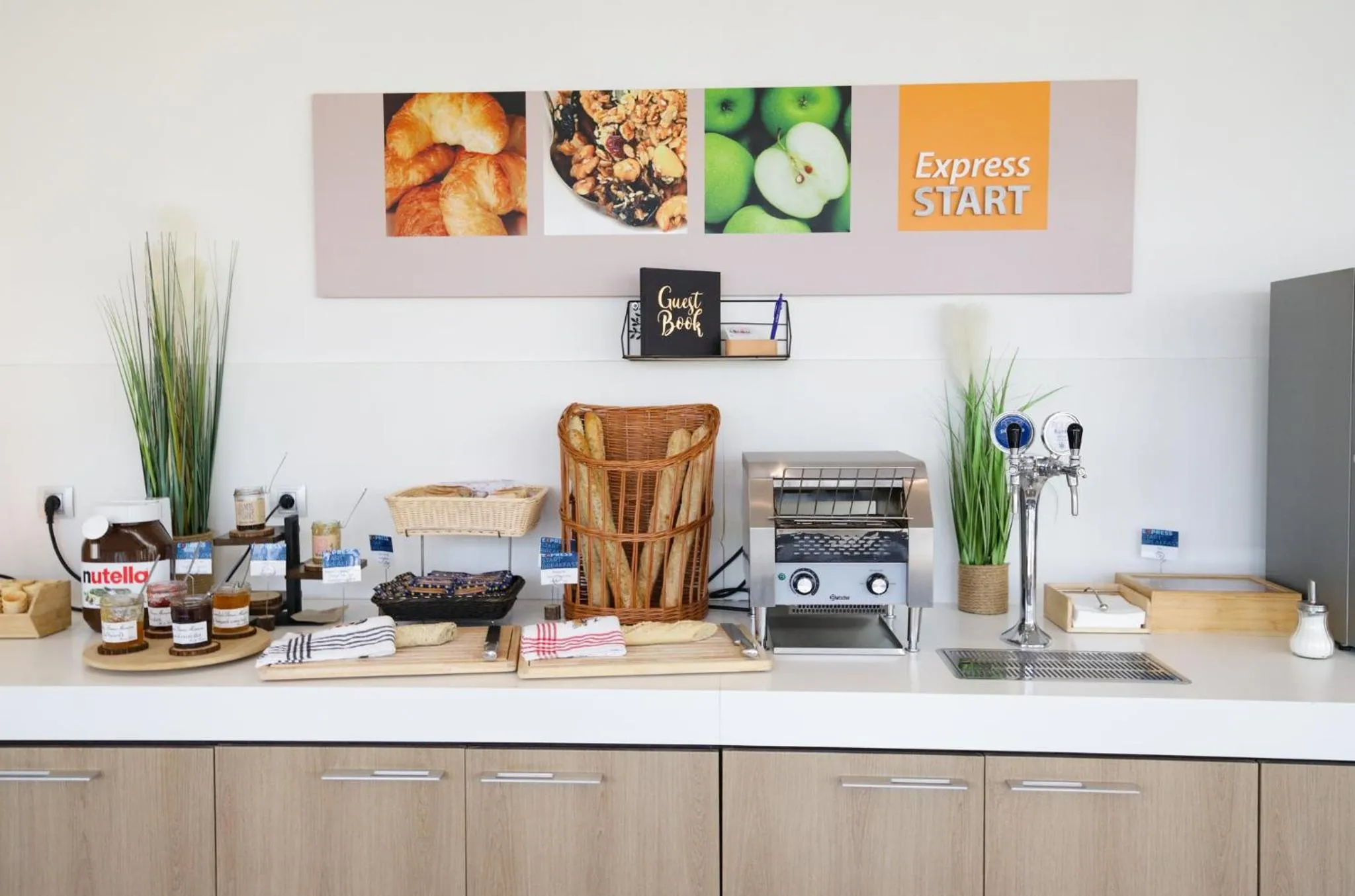 Breakfast in Holiday Inn Express Strasbourg - Sud by IHG