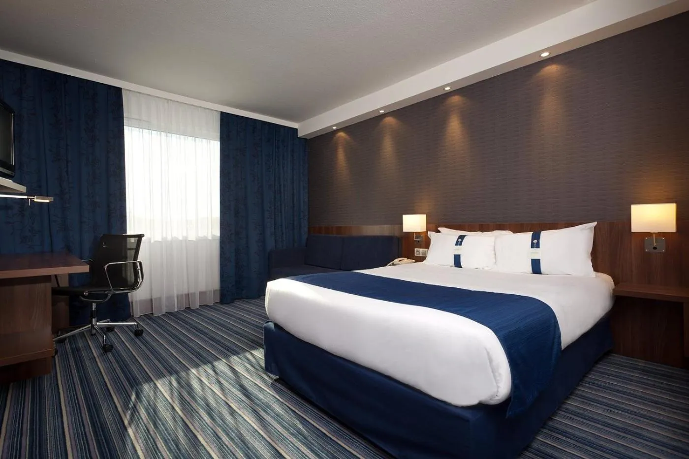 Bed in Holiday Inn Express Strasbourg - Sud by IHG