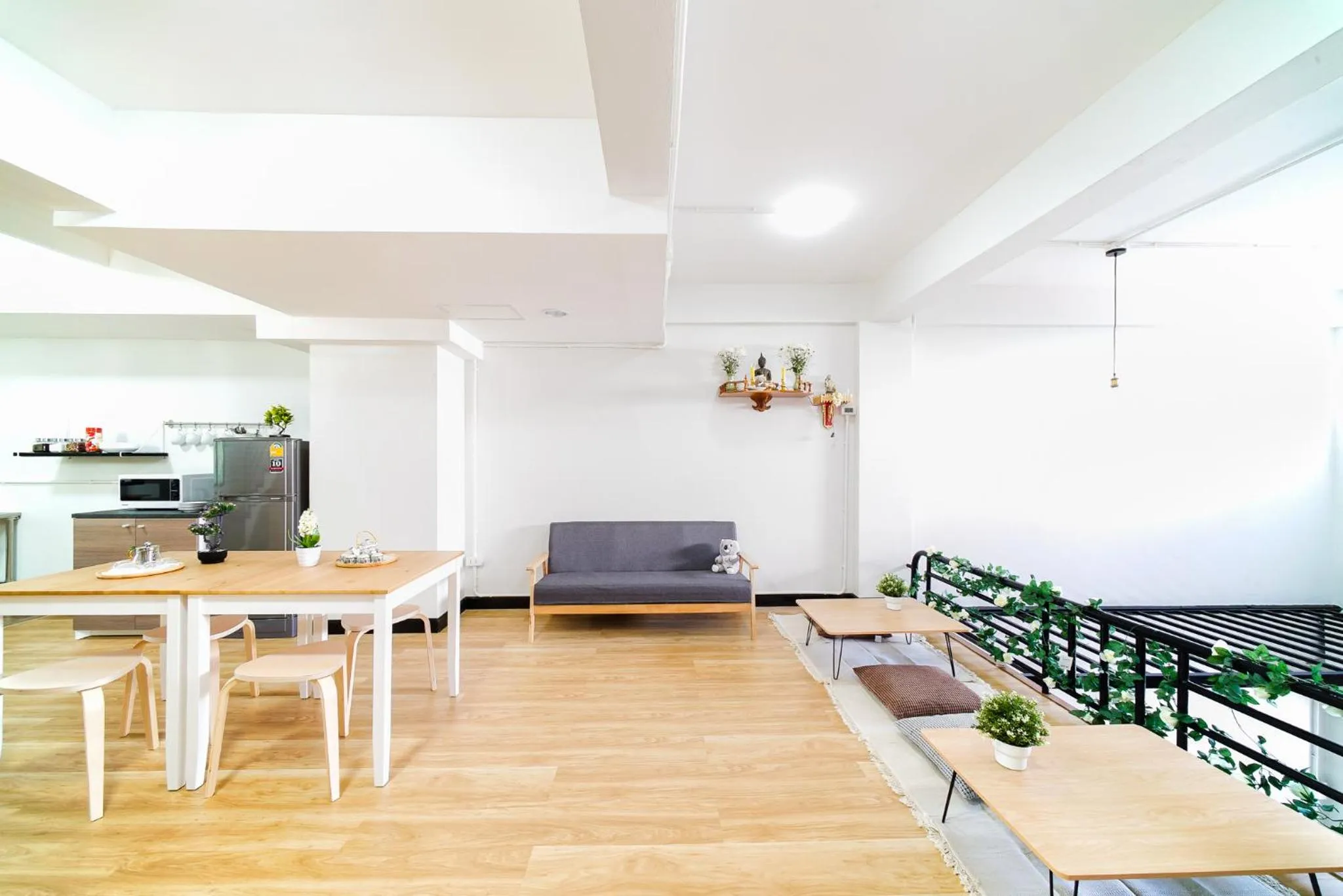 Communal lounge/ TV room in Saiyud Hostel