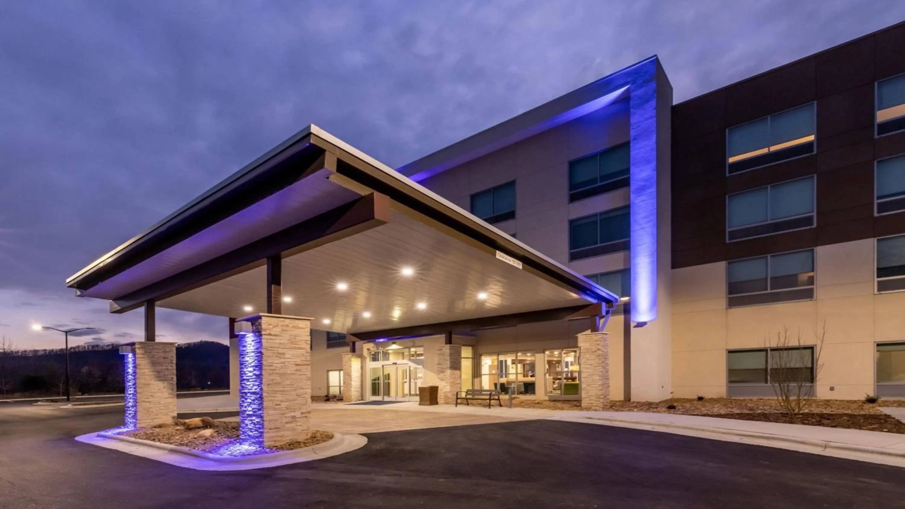 Property building in Holiday Inn Express & Suites - Marion by IHG
