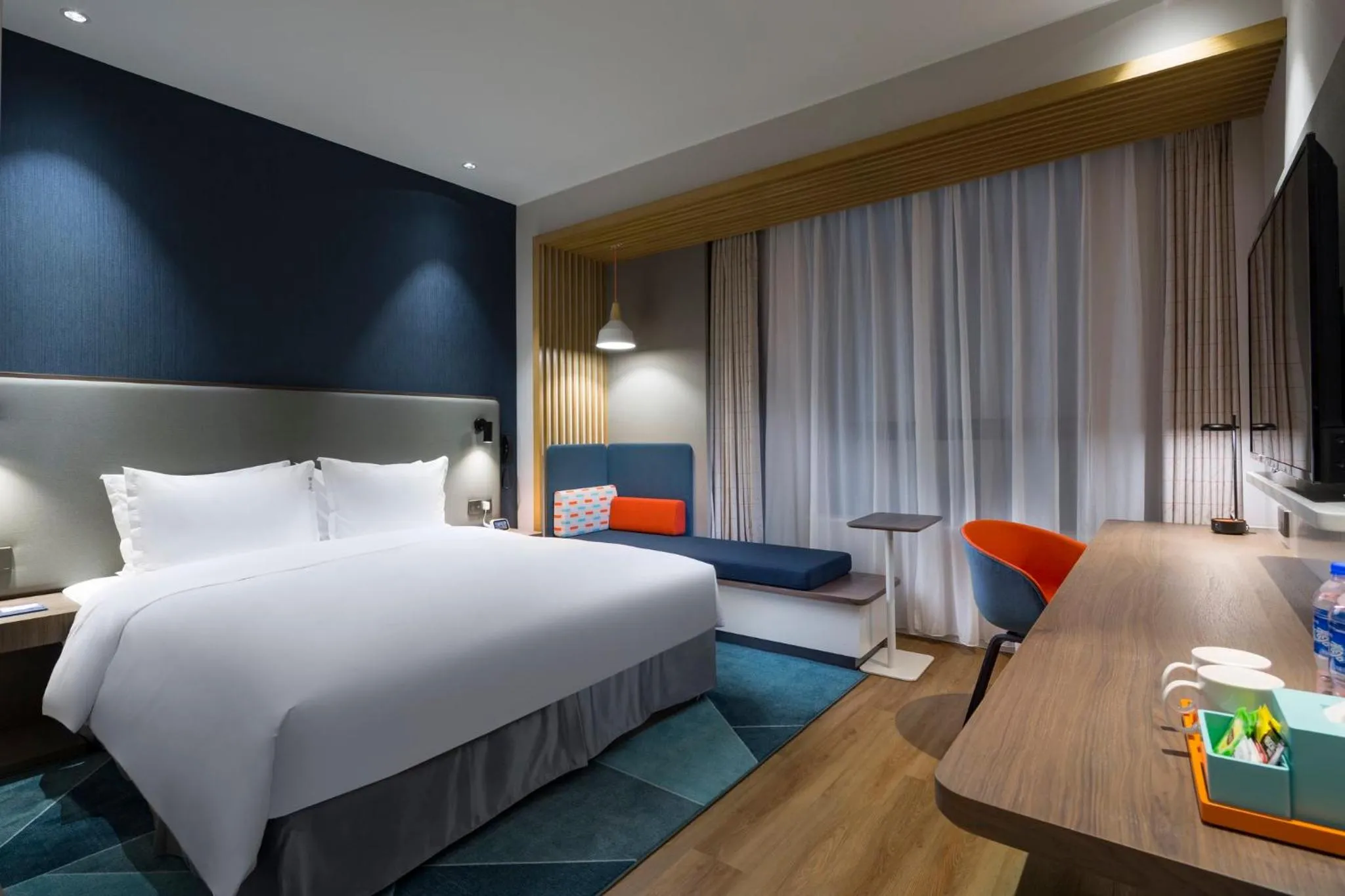 Photo of the whole room, Bed in Holiday Inn Express Shanghai Kangqiao by IHG