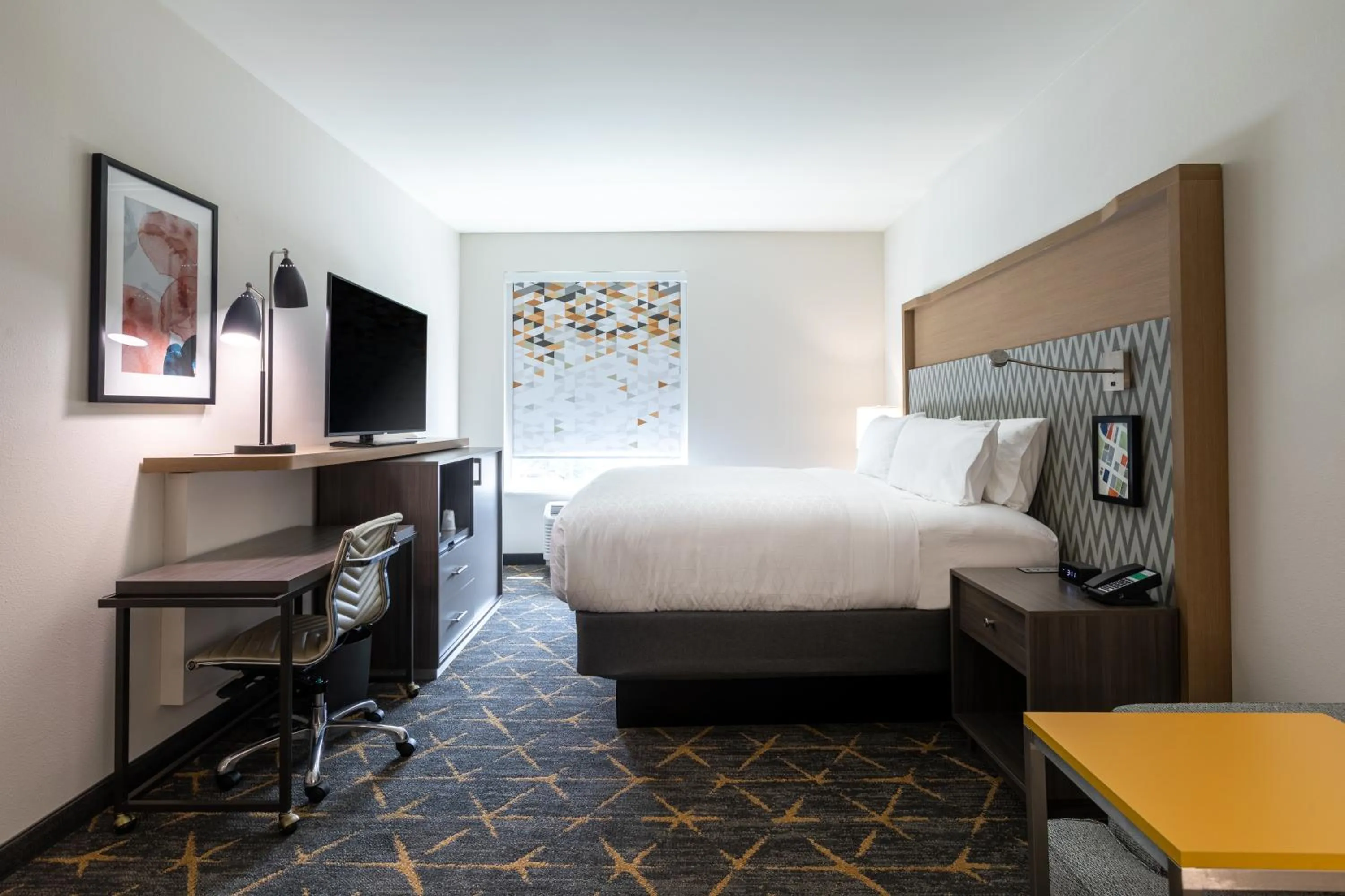 Swimming pool, Bed in Holiday Inn Greenville - Woodruff Road by IHG