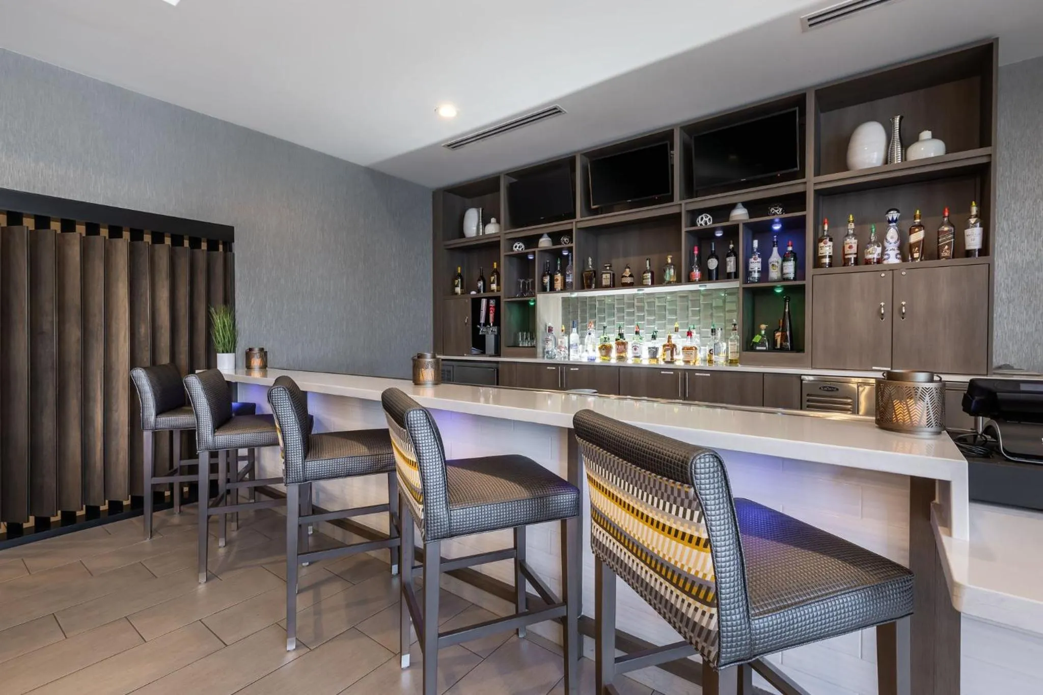 Lounge or bar in Holiday Inn Greenville - Woodruff Road by IHG
