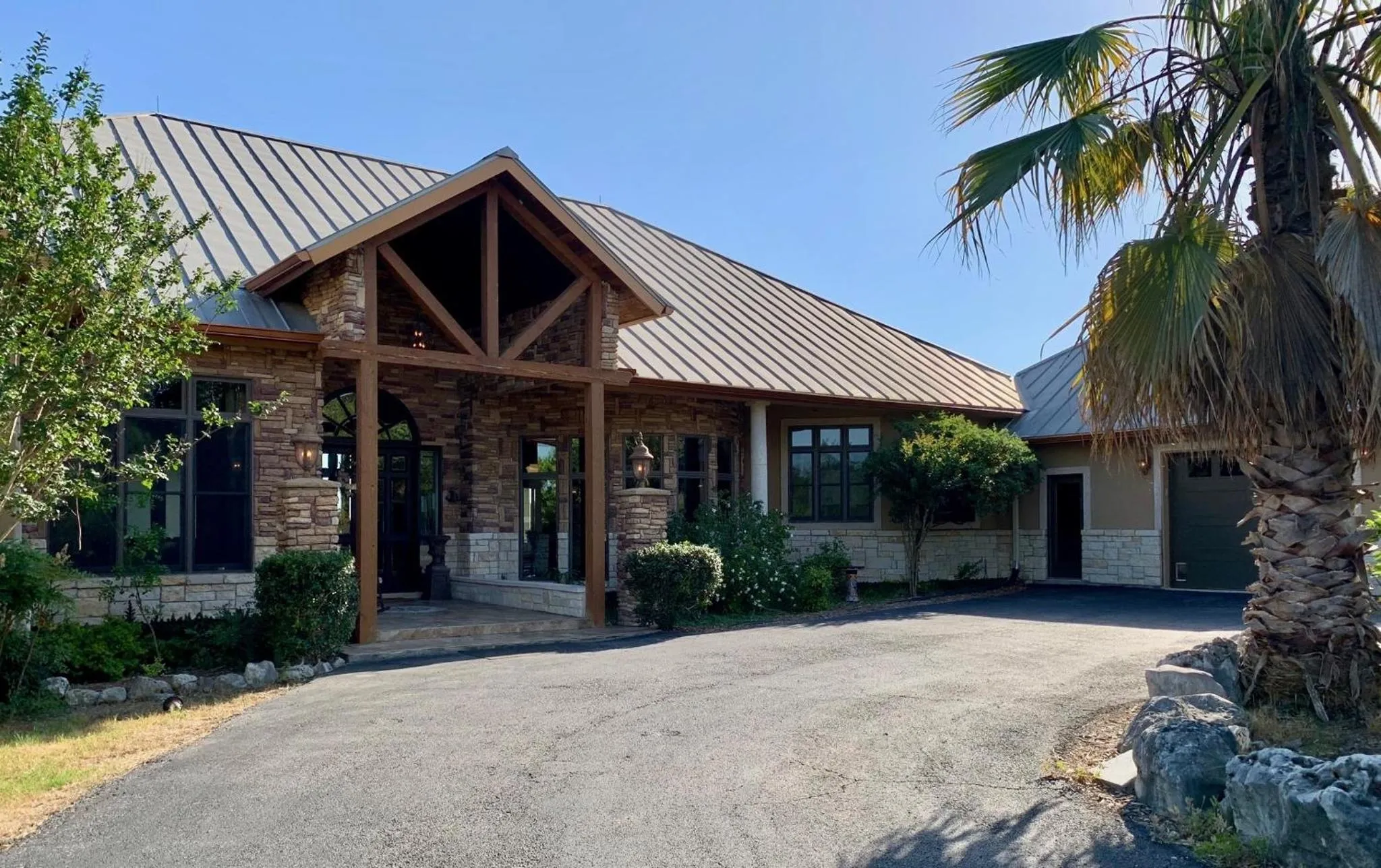 Scenic Hill Country Retreat - Rhino Ranch