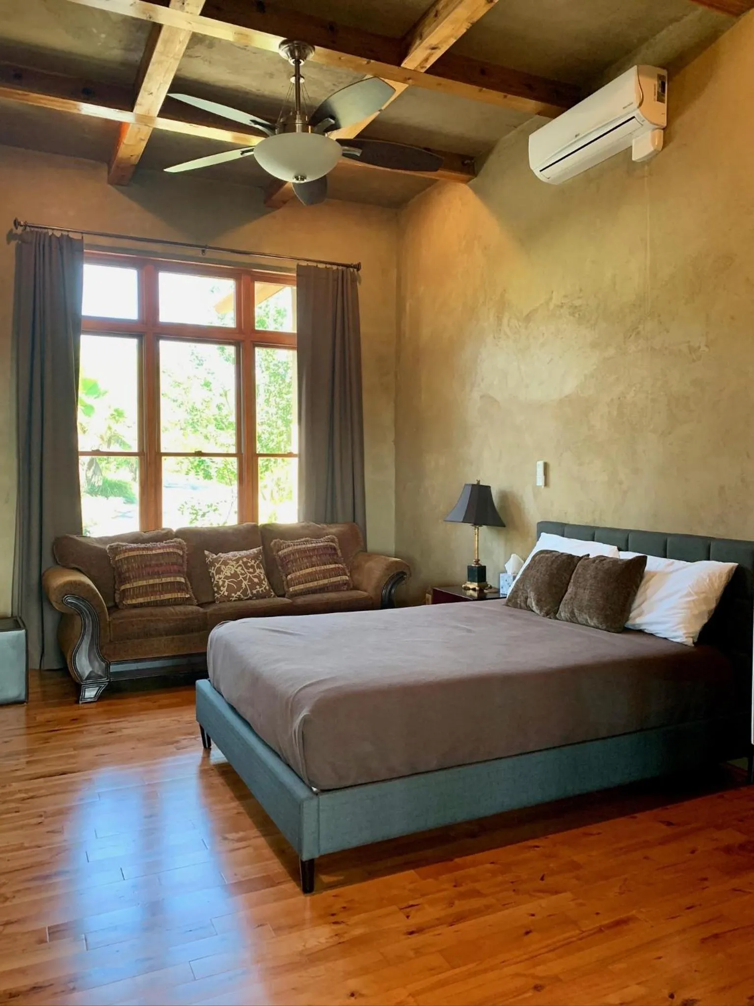 Bed in Scenic Hill Country Retreat - Rhino Ranch