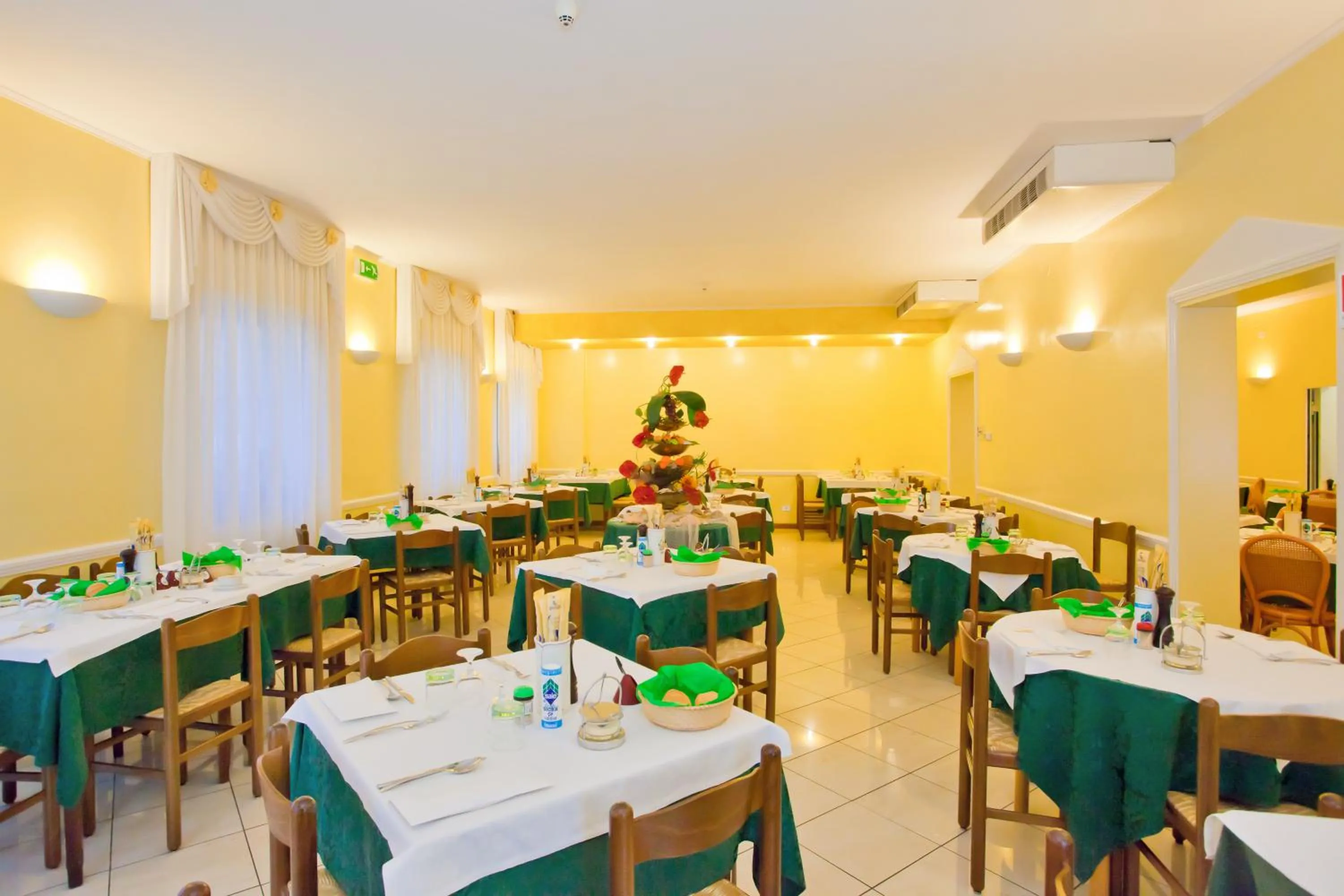 Restaurant/places to eat in Hotel Catto Suisse