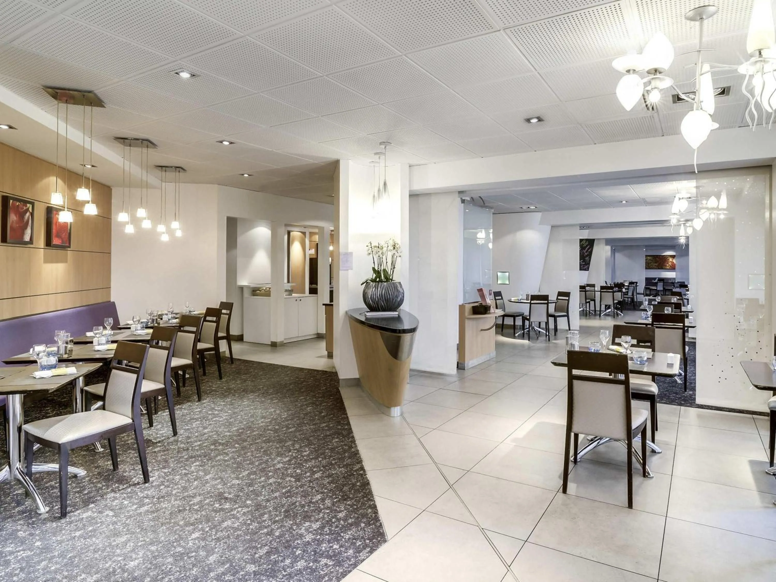 Restaurant/places to eat in Novotel Paris Orly Rungis Aéroport