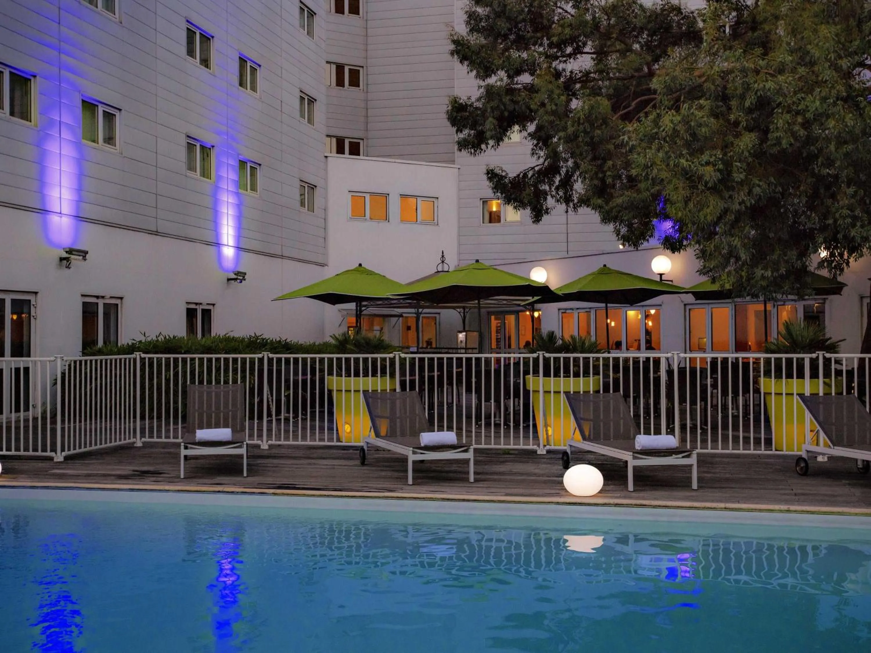 Pool view in Novotel Paris Orly Rungis Aéroport