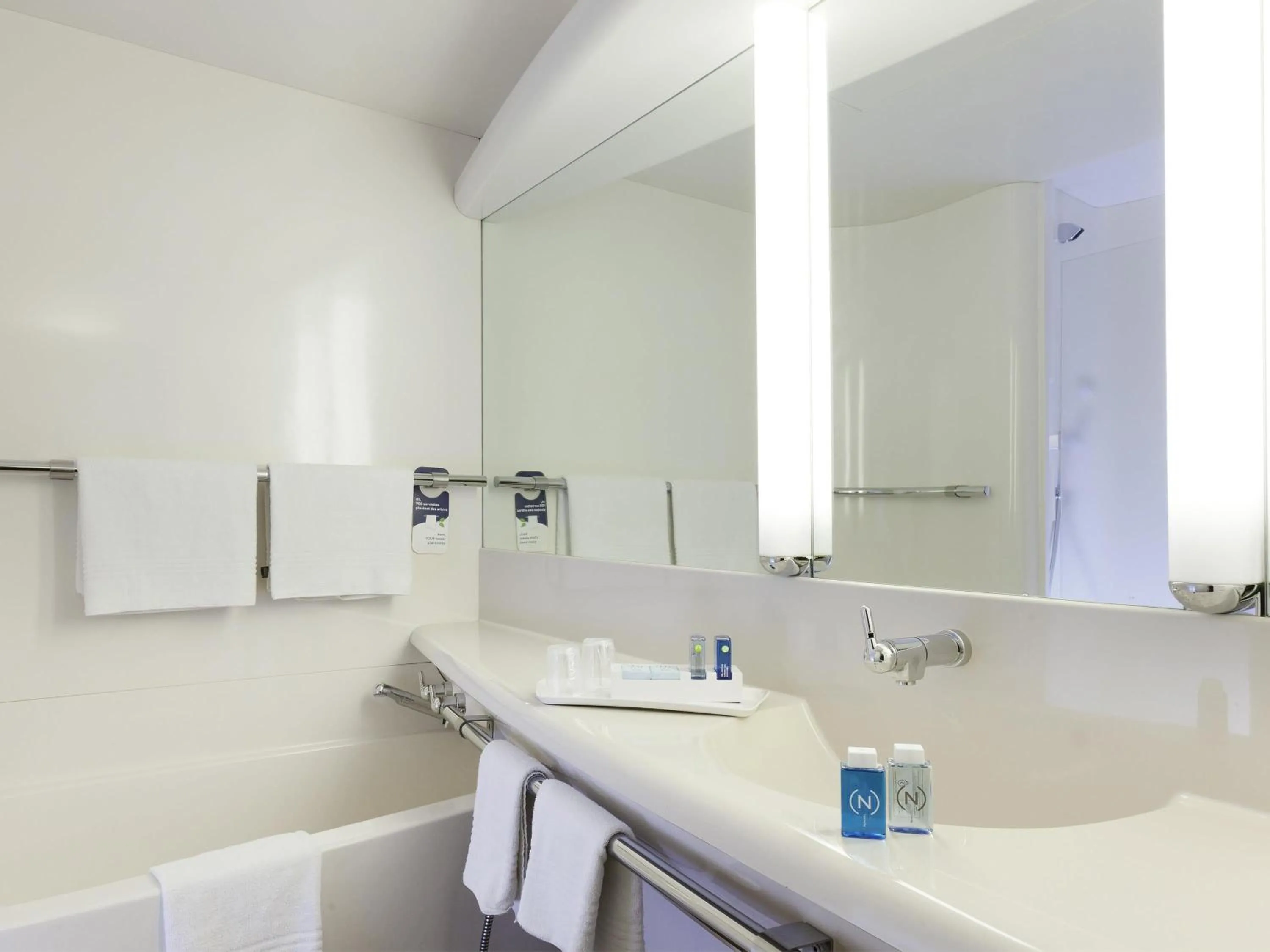 Bedroom in Novotel Paris Orly Rungis Aéroport