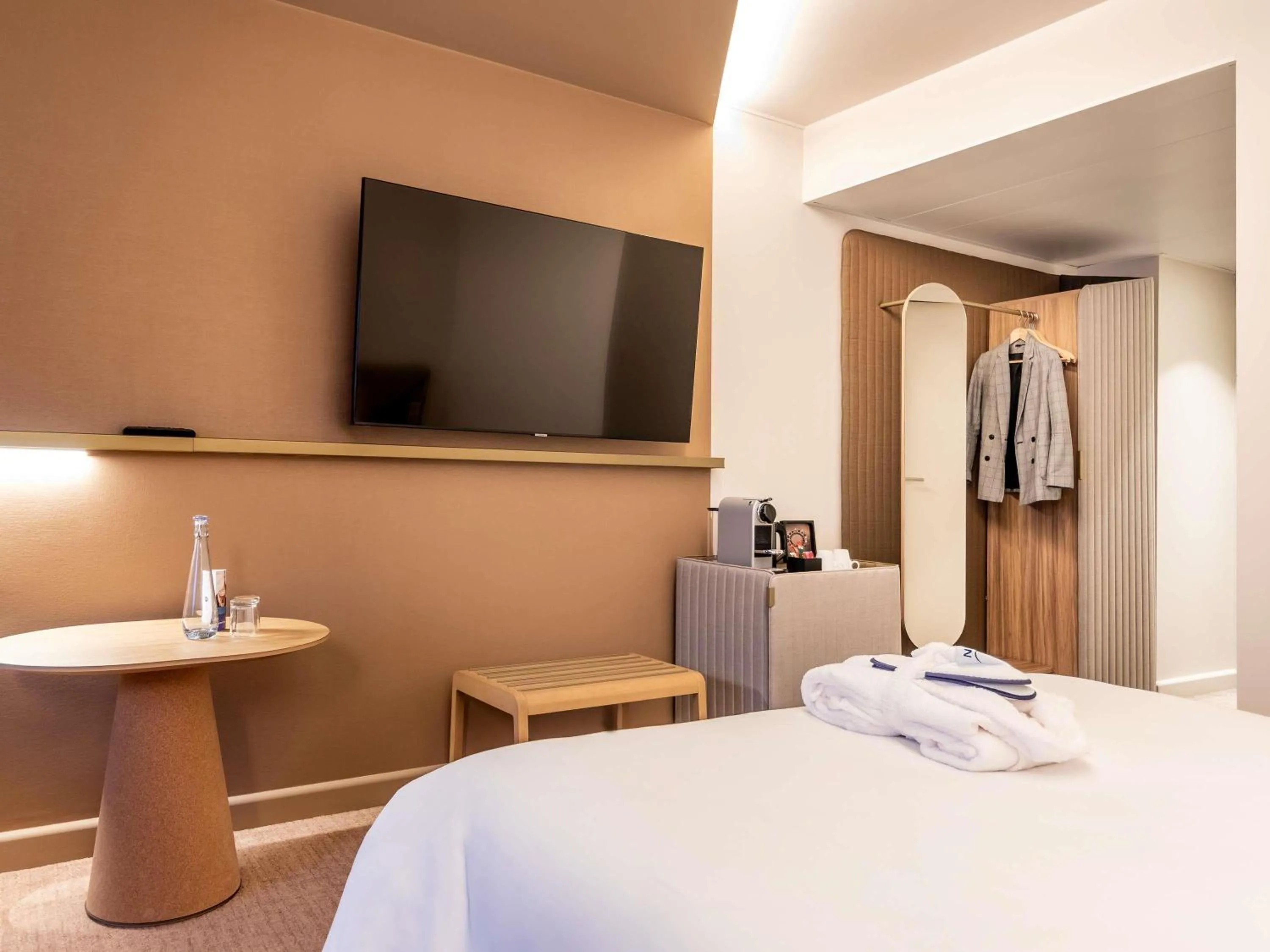 Bedroom, Bed in Novotel Paris Orly Rungis Aéroport