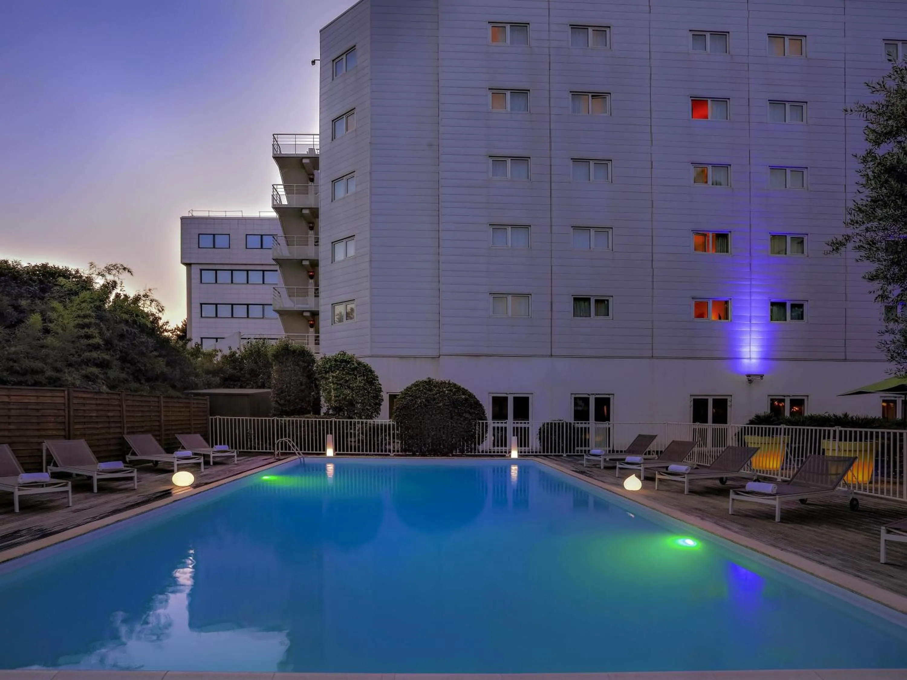 Pool view in Novotel Paris Orly Rungis Aéroport