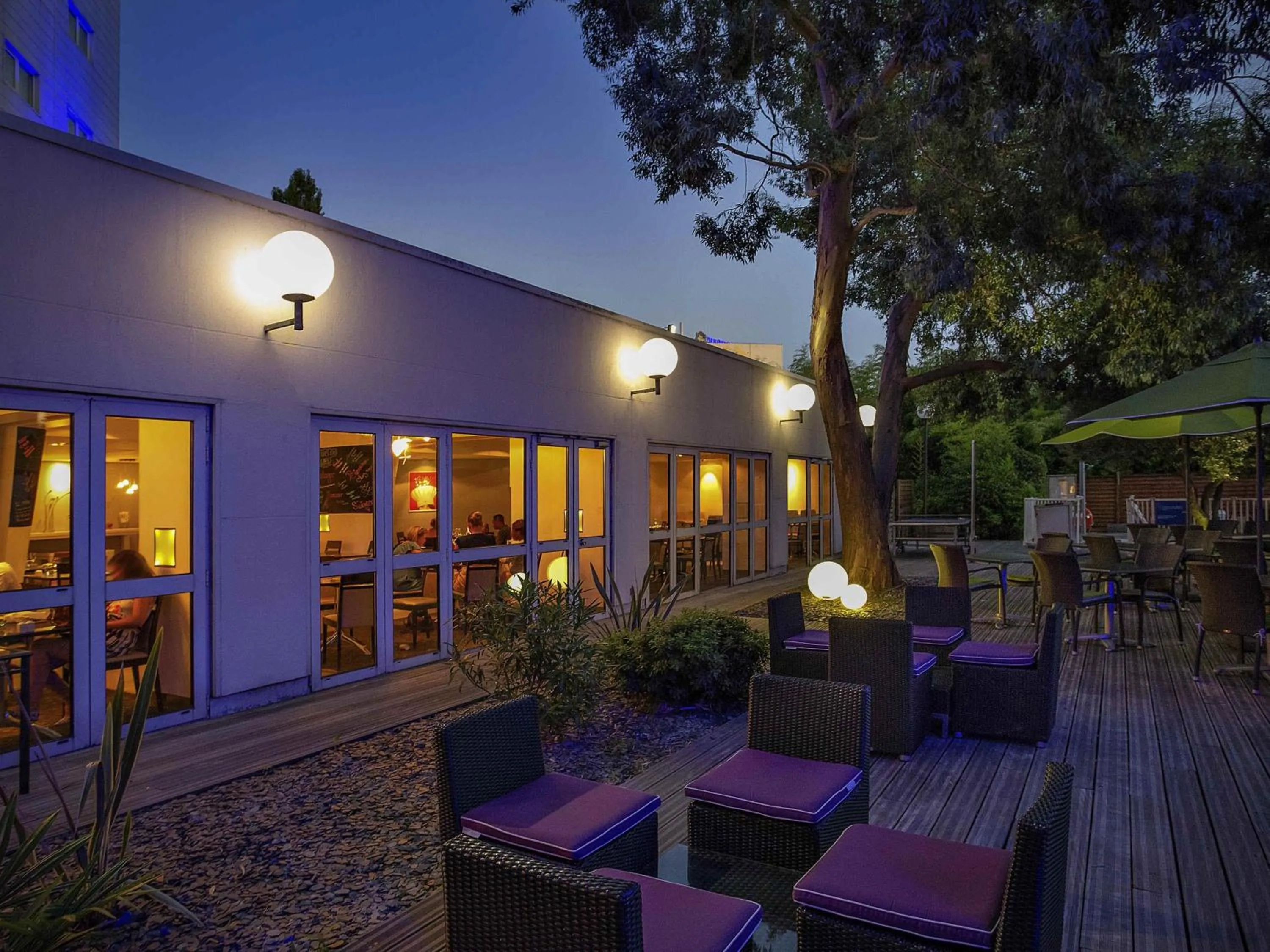 Lounge or bar in Novotel Paris Orly Rungis Aéroport