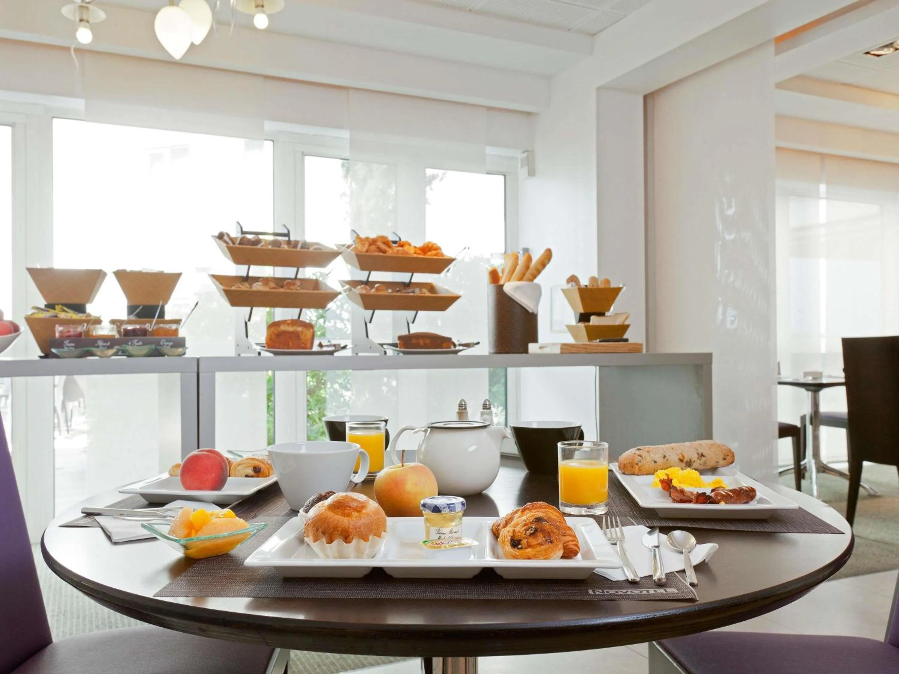 Restaurant/places to eat in Novotel Paris Orly Rungis Aéroport