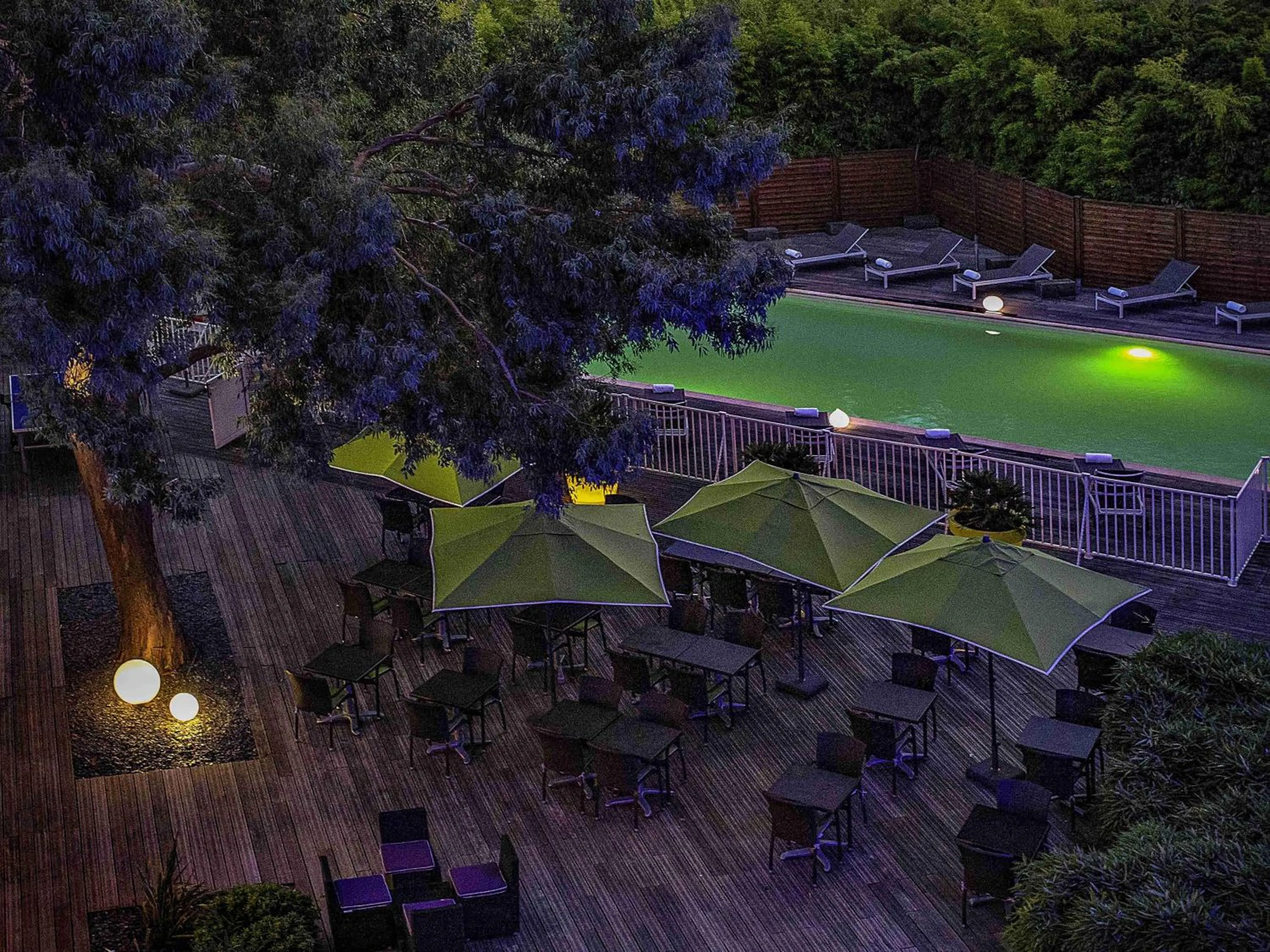 Lounge or bar in Novotel Paris Orly Rungis Aéroport