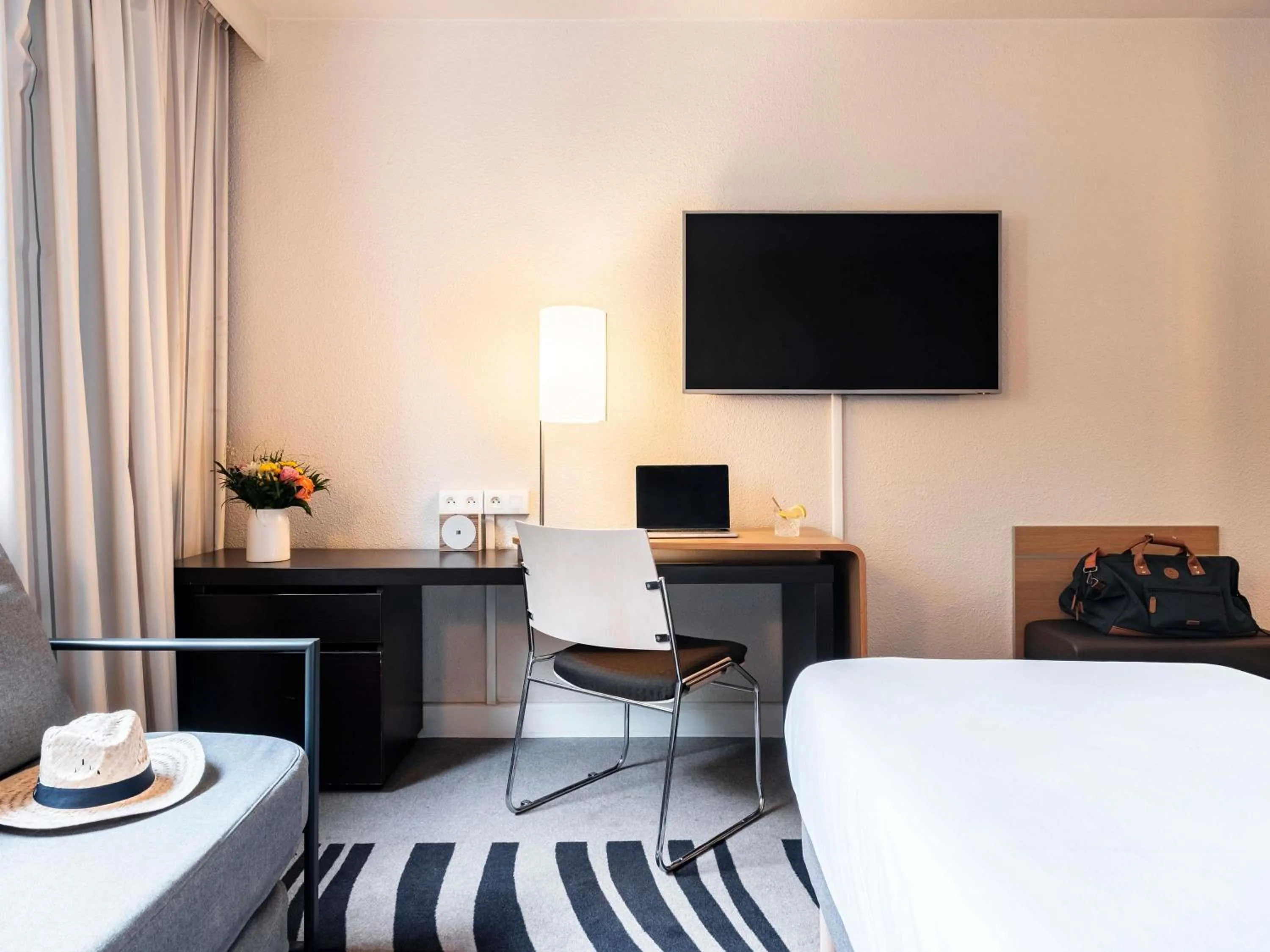 Bedroom, Bed in Novotel Atria Nimes Centre