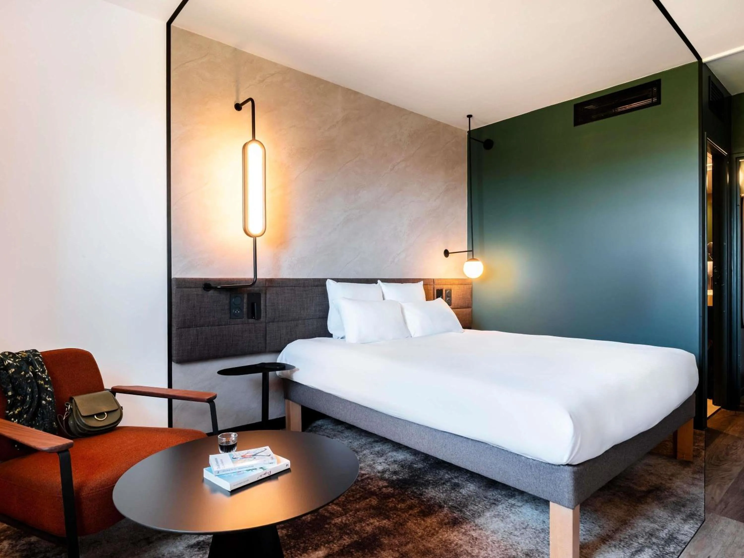 Bedroom, Bed in Novotel Atria Nimes Centre