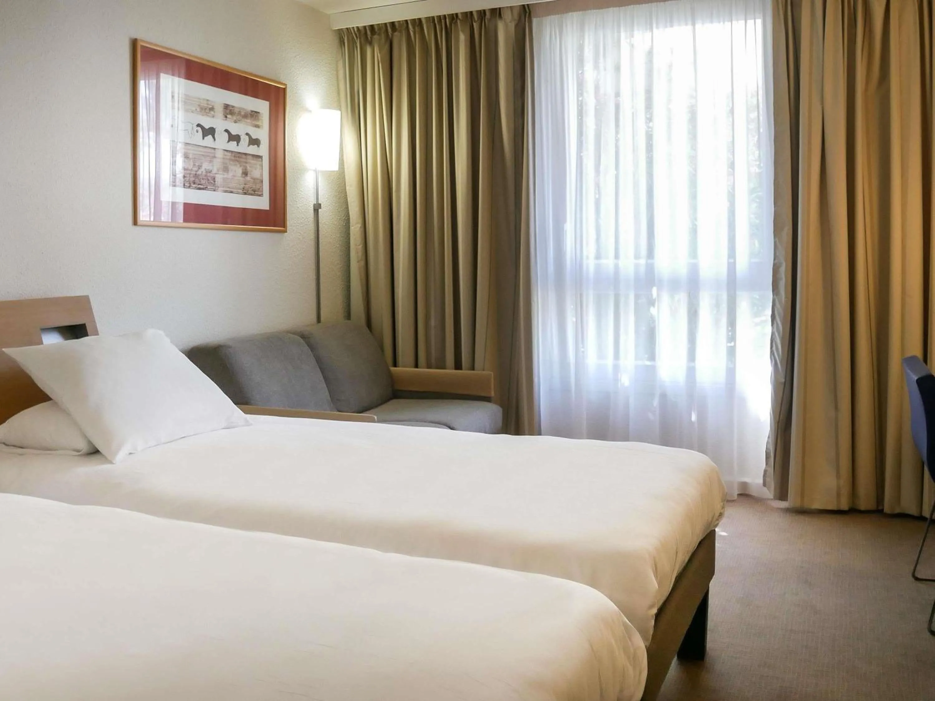 Bedroom, Bed in Novotel Atria Nimes Centre