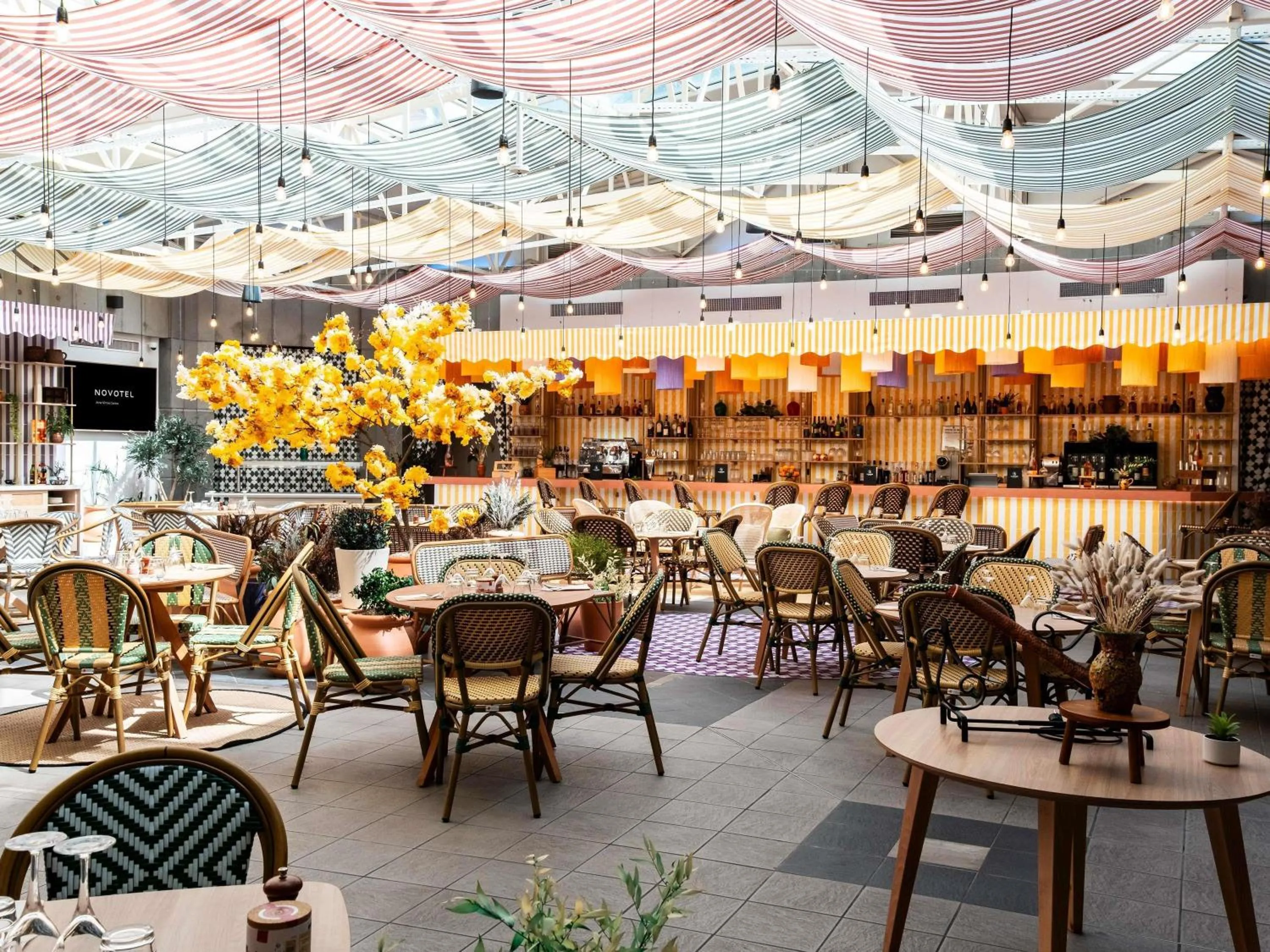 Restaurant/places to eat in Novotel Atria Nimes Centre