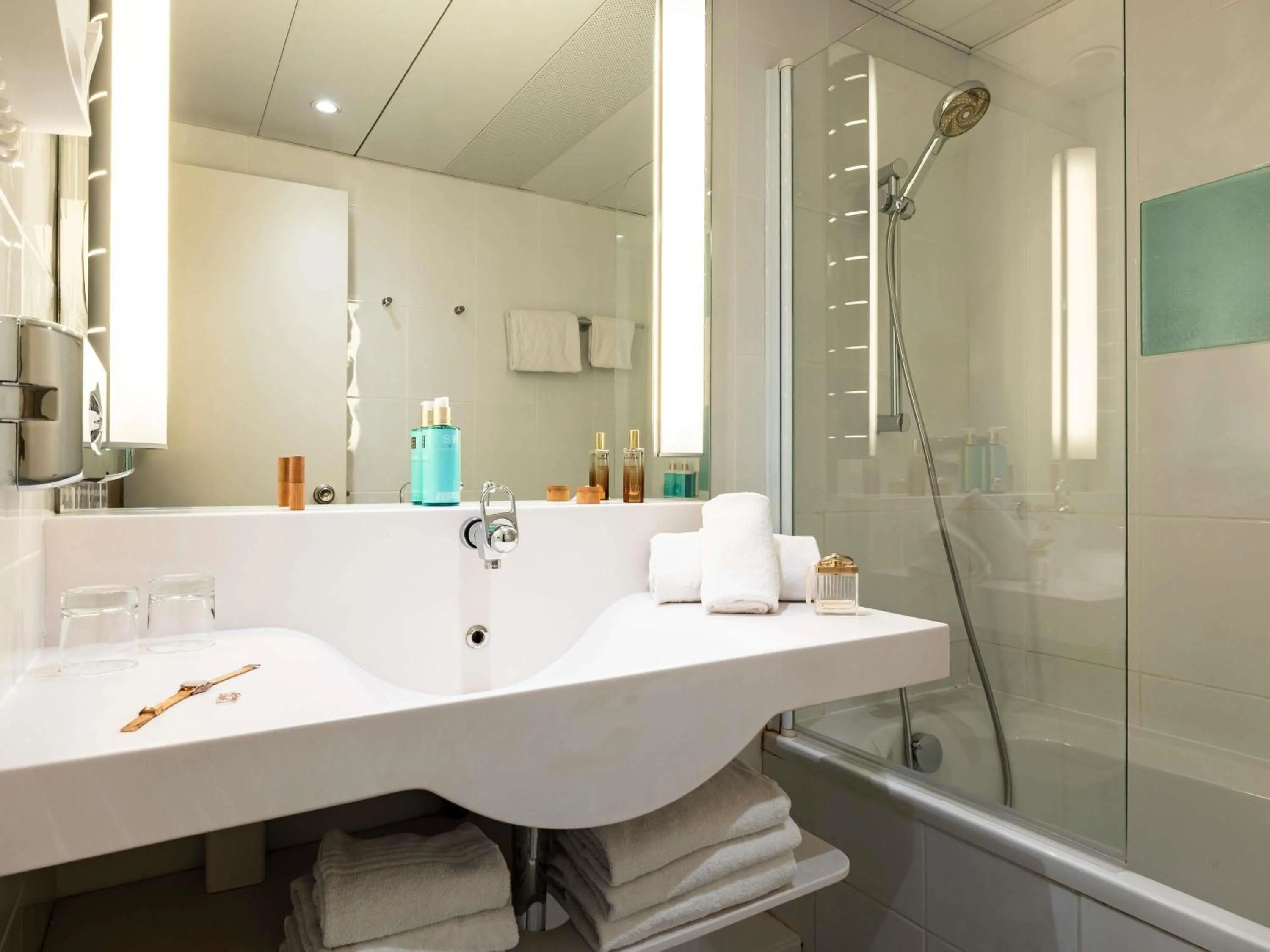 Bedroom in Novotel Atria Nimes Centre