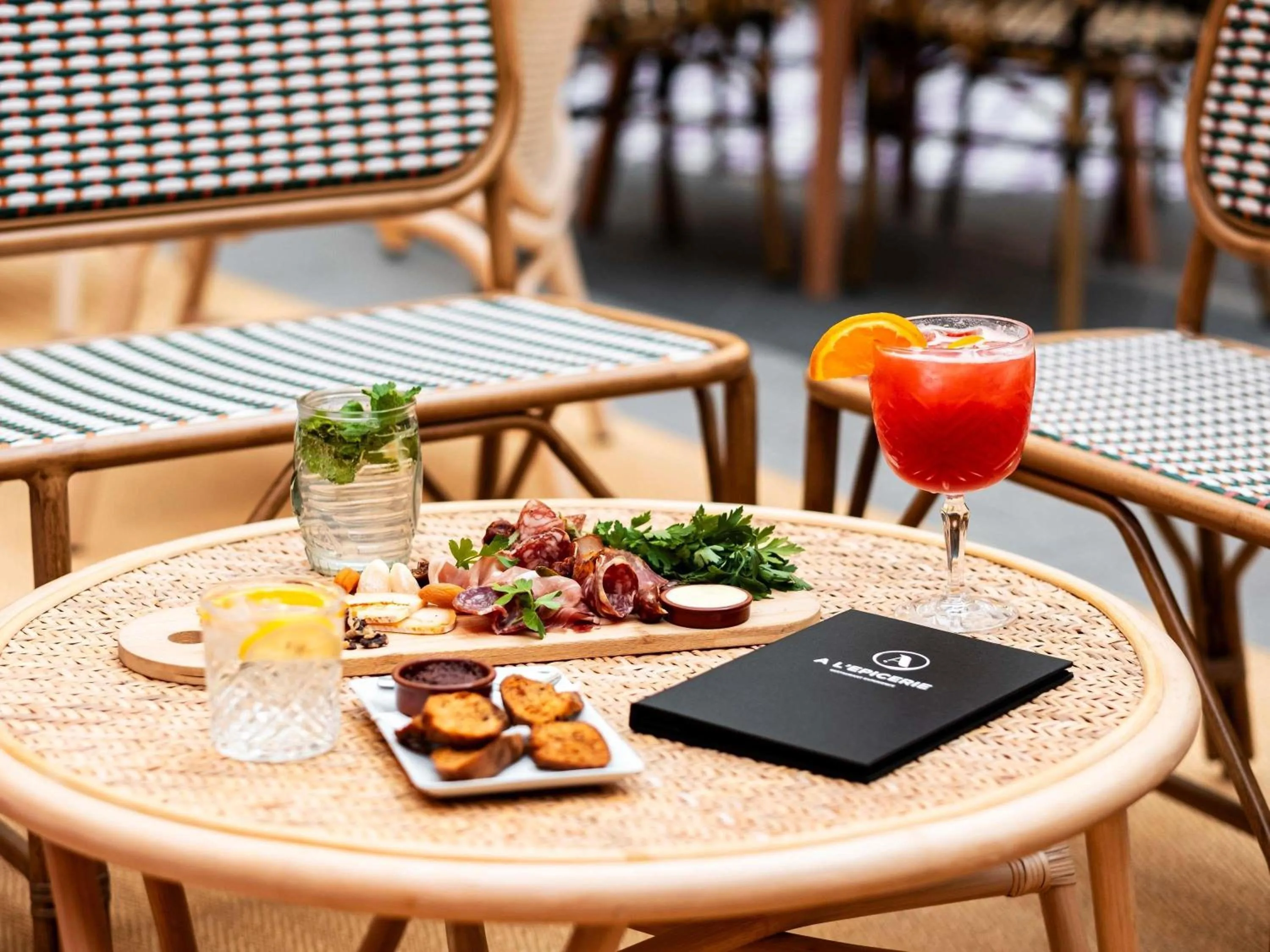 Restaurant/places to eat in Novotel Atria Nimes Centre