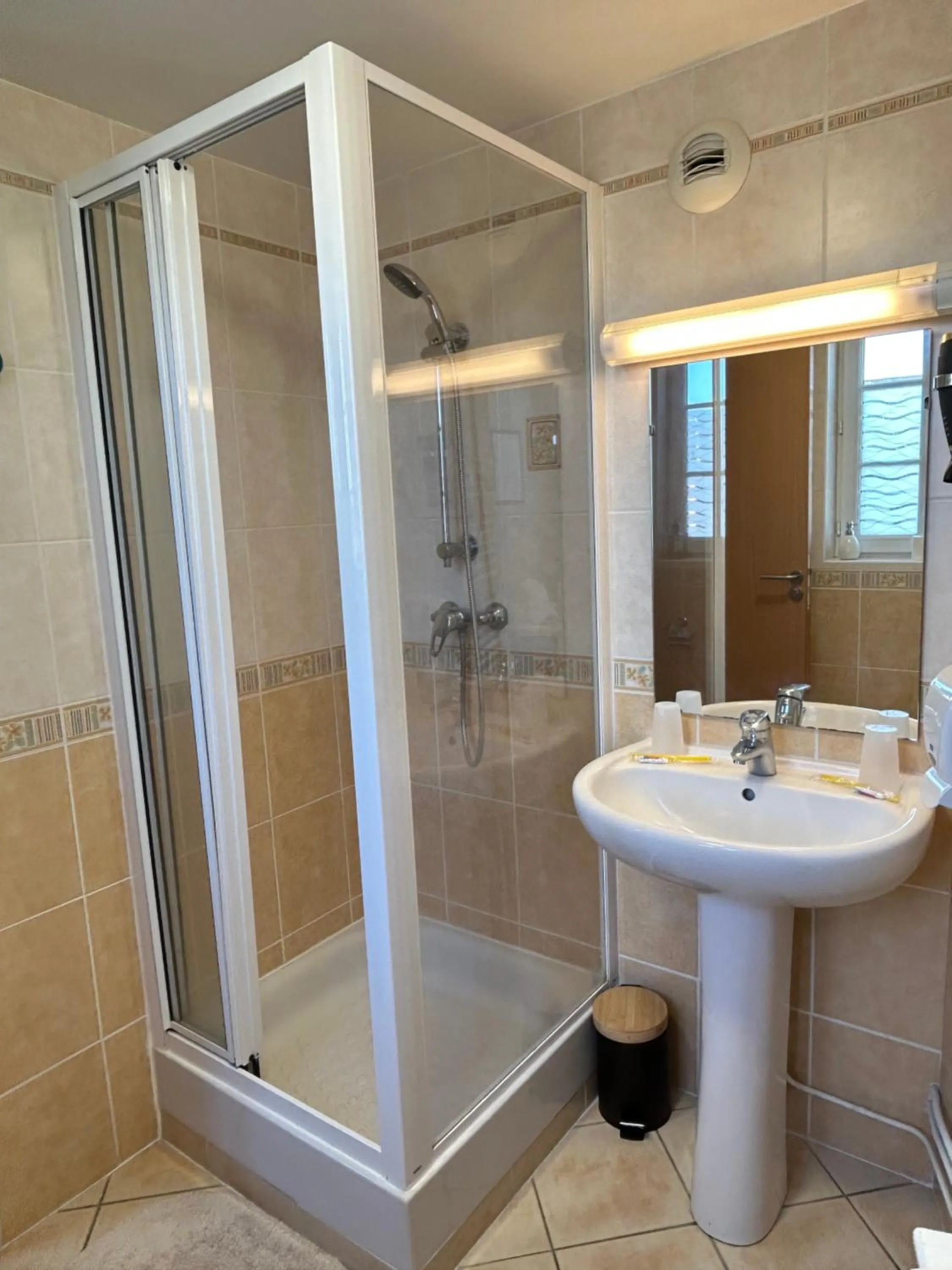 Logis Hôtel Restaurant SPA Le Tosny