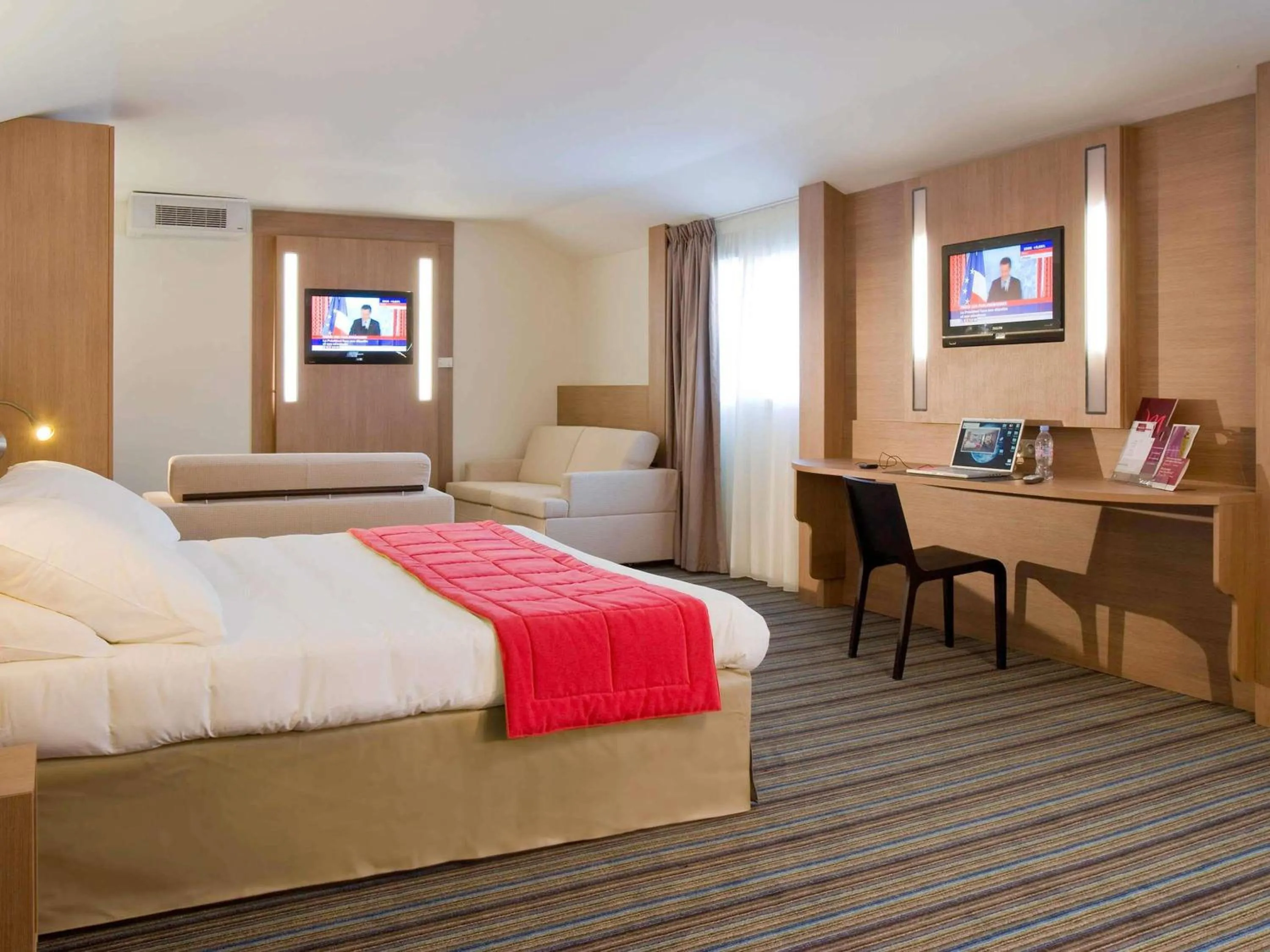 Bedroom, Bed in Mercure Quimper Centre