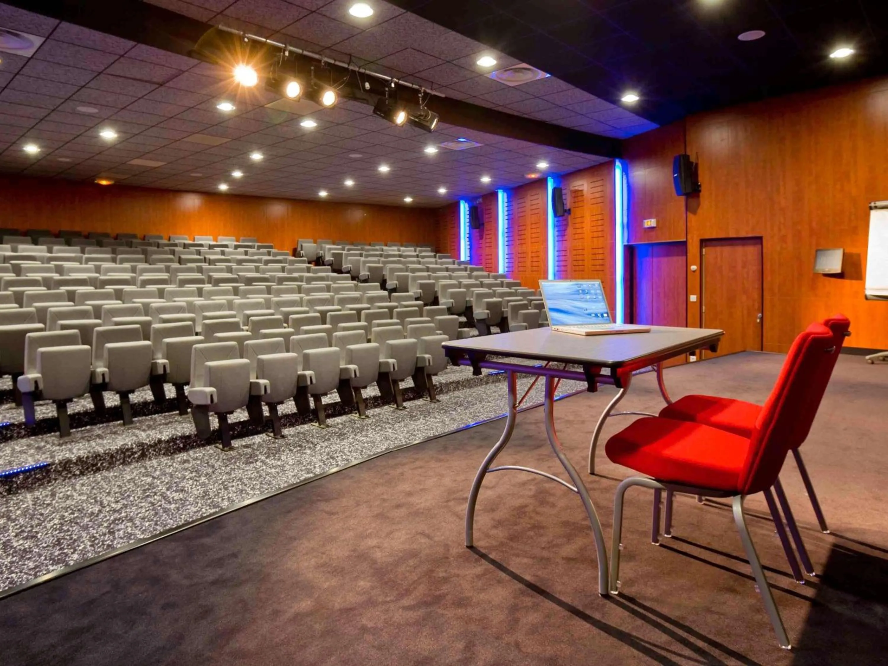 Lounge or bar in Mercure Quimper Centre