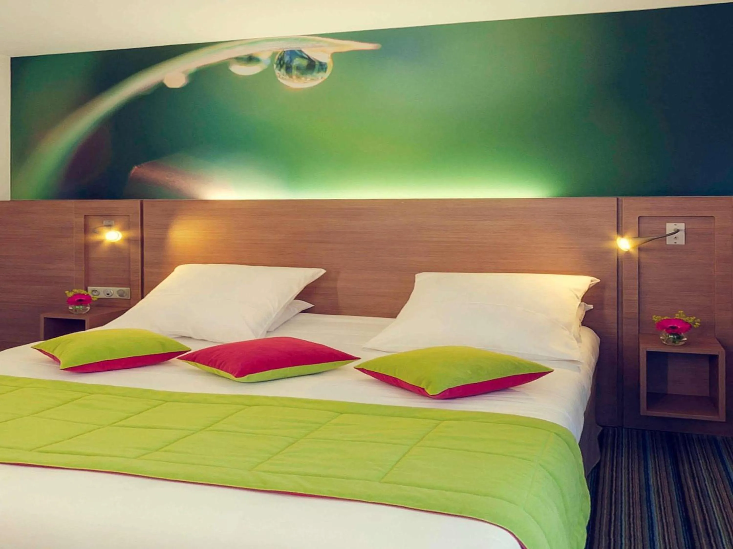 Property building, Bed in Mercure Quimper Centre