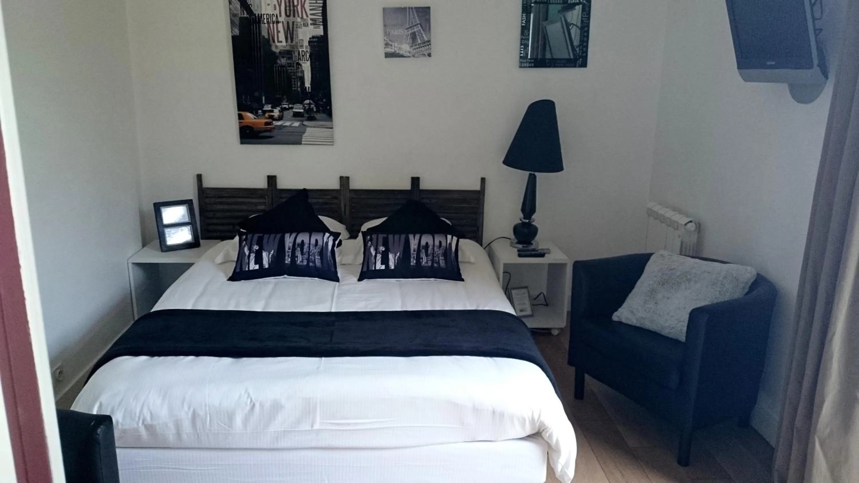 Photo of the whole room, Bed in Hotel La Bastie d'Urfé