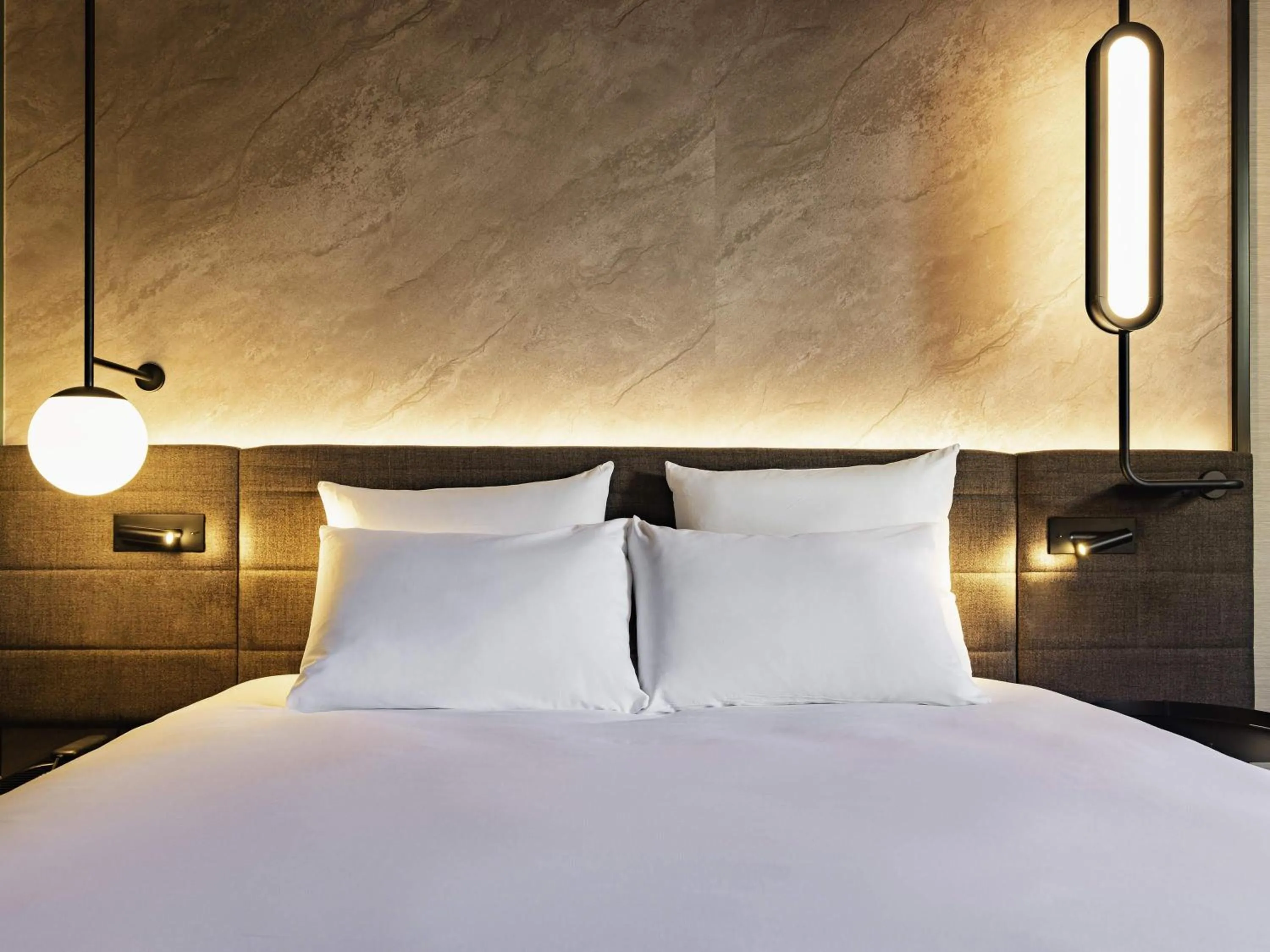 Bedroom, Bed in Novotel Paris Suresnes Longchamp