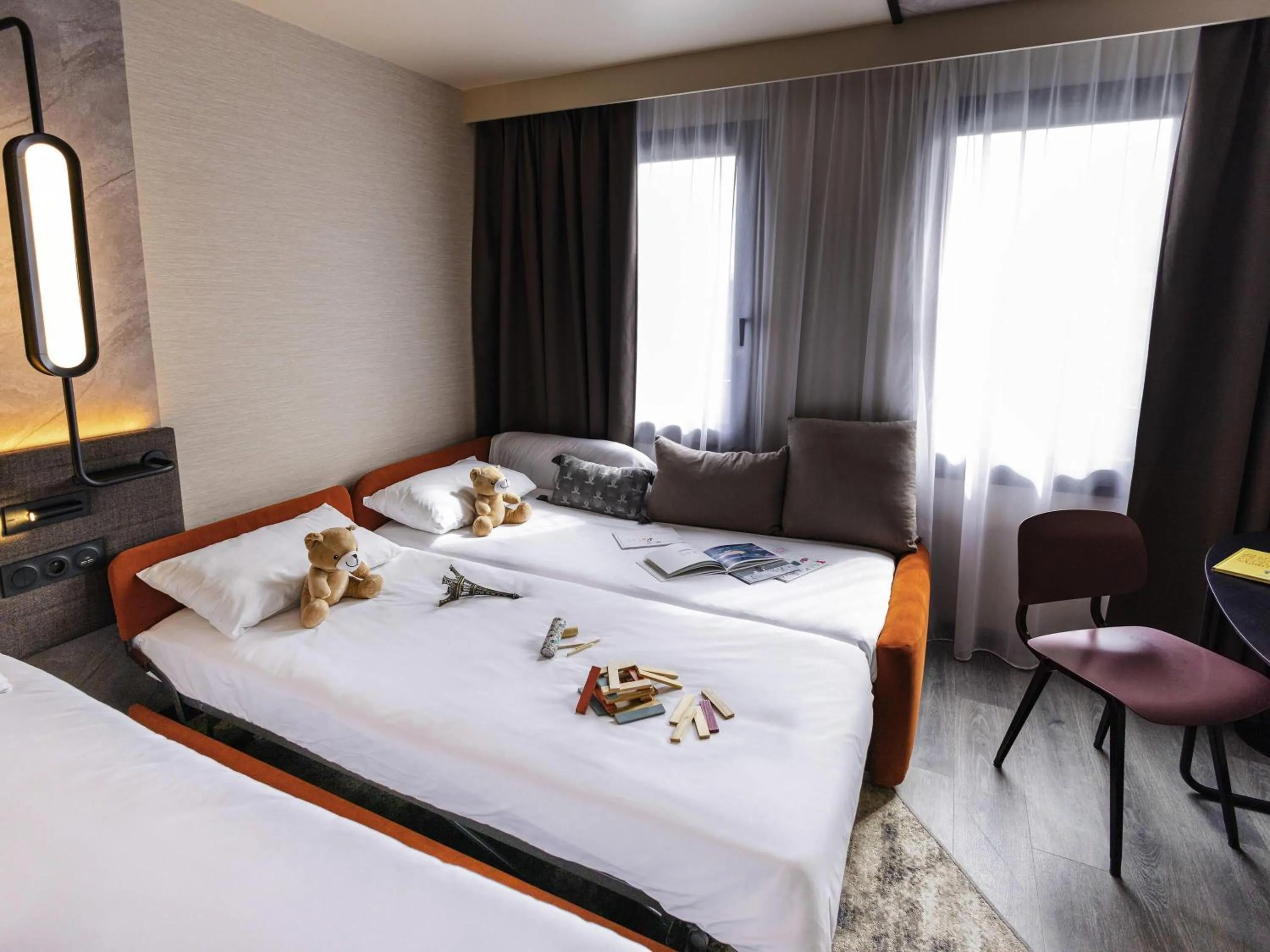 Bedroom, Bed in Novotel Paris Suresnes Longchamp